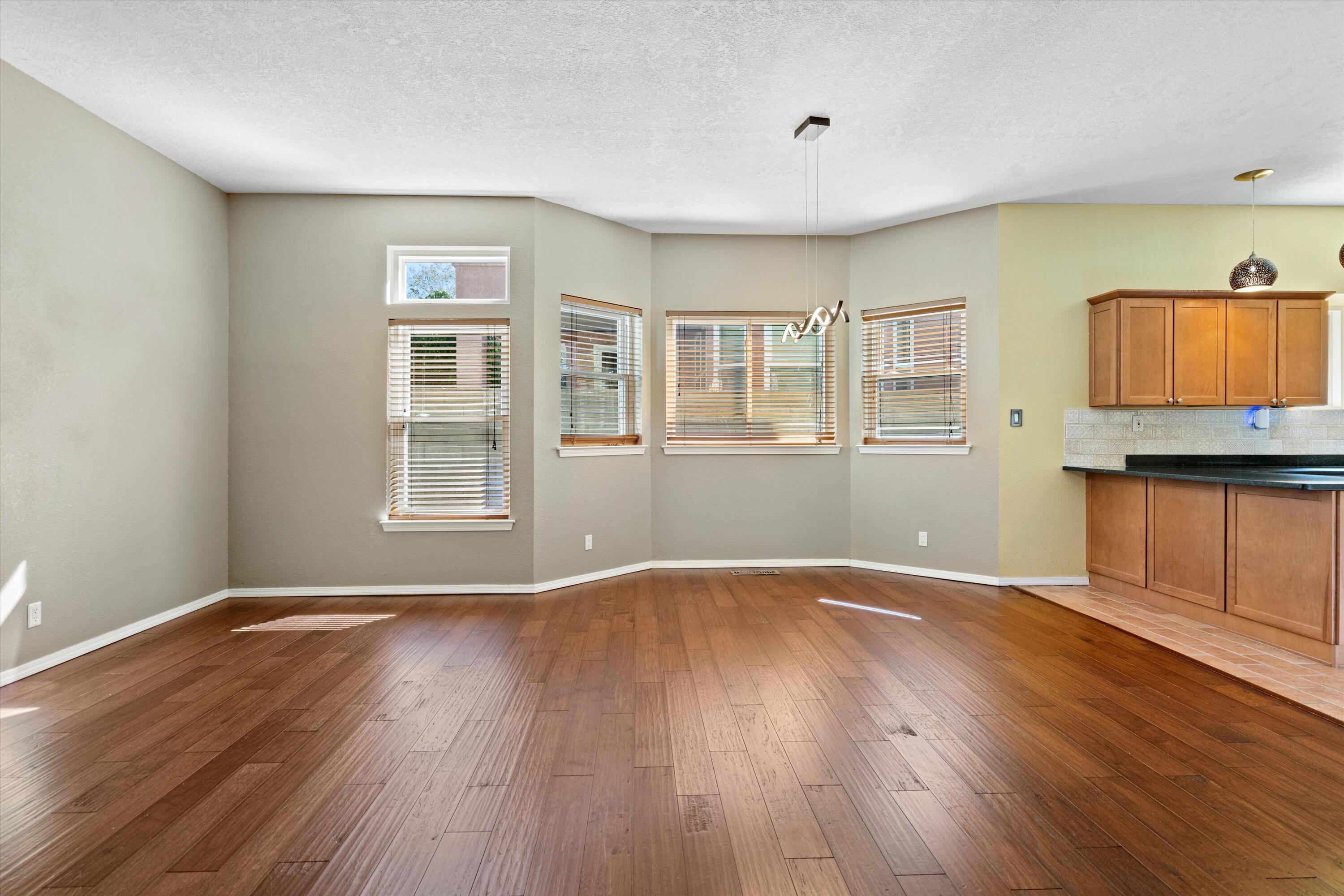 8621 NAPA VALLEY Road NE