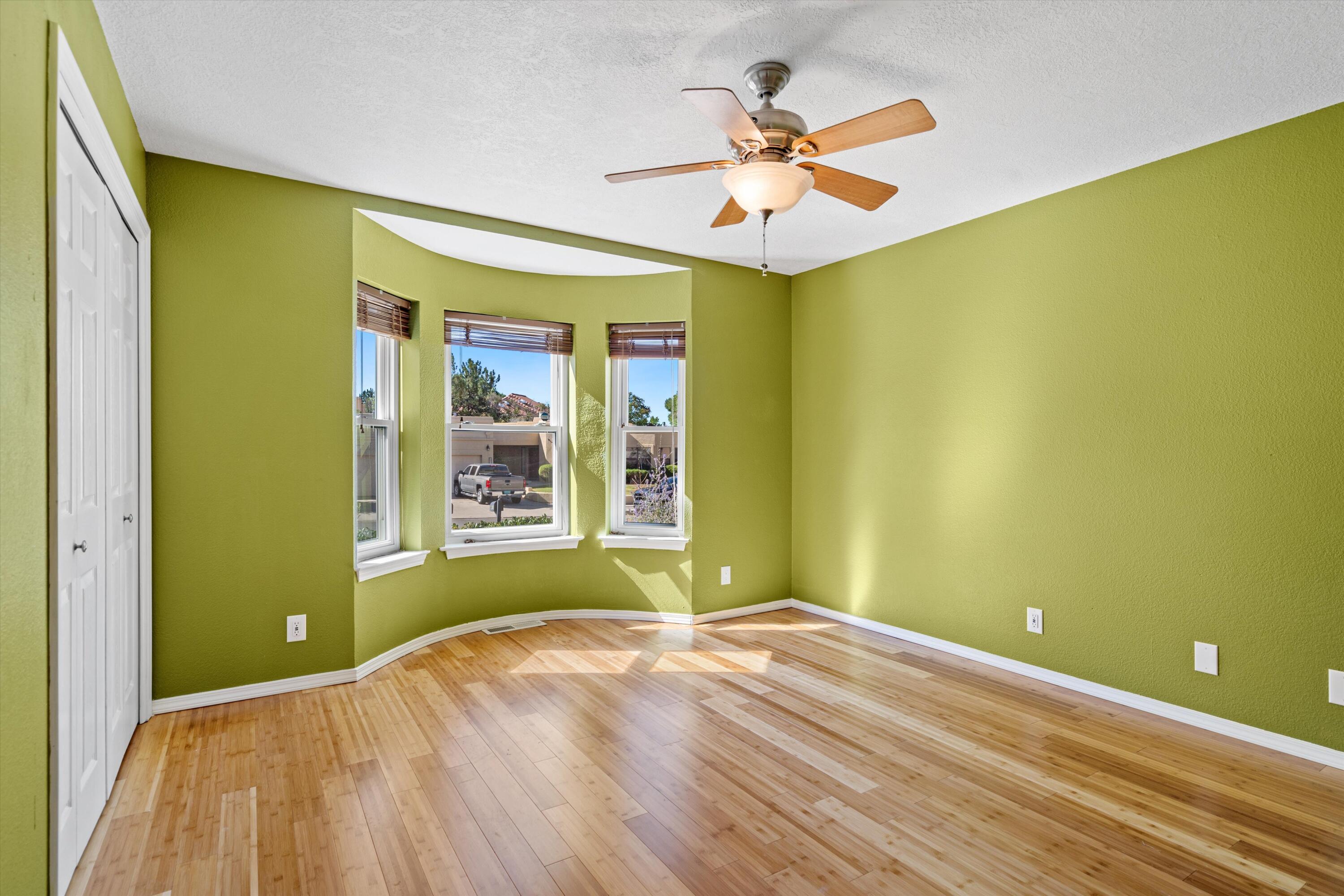 8621 NAPA VALLEY Road NE