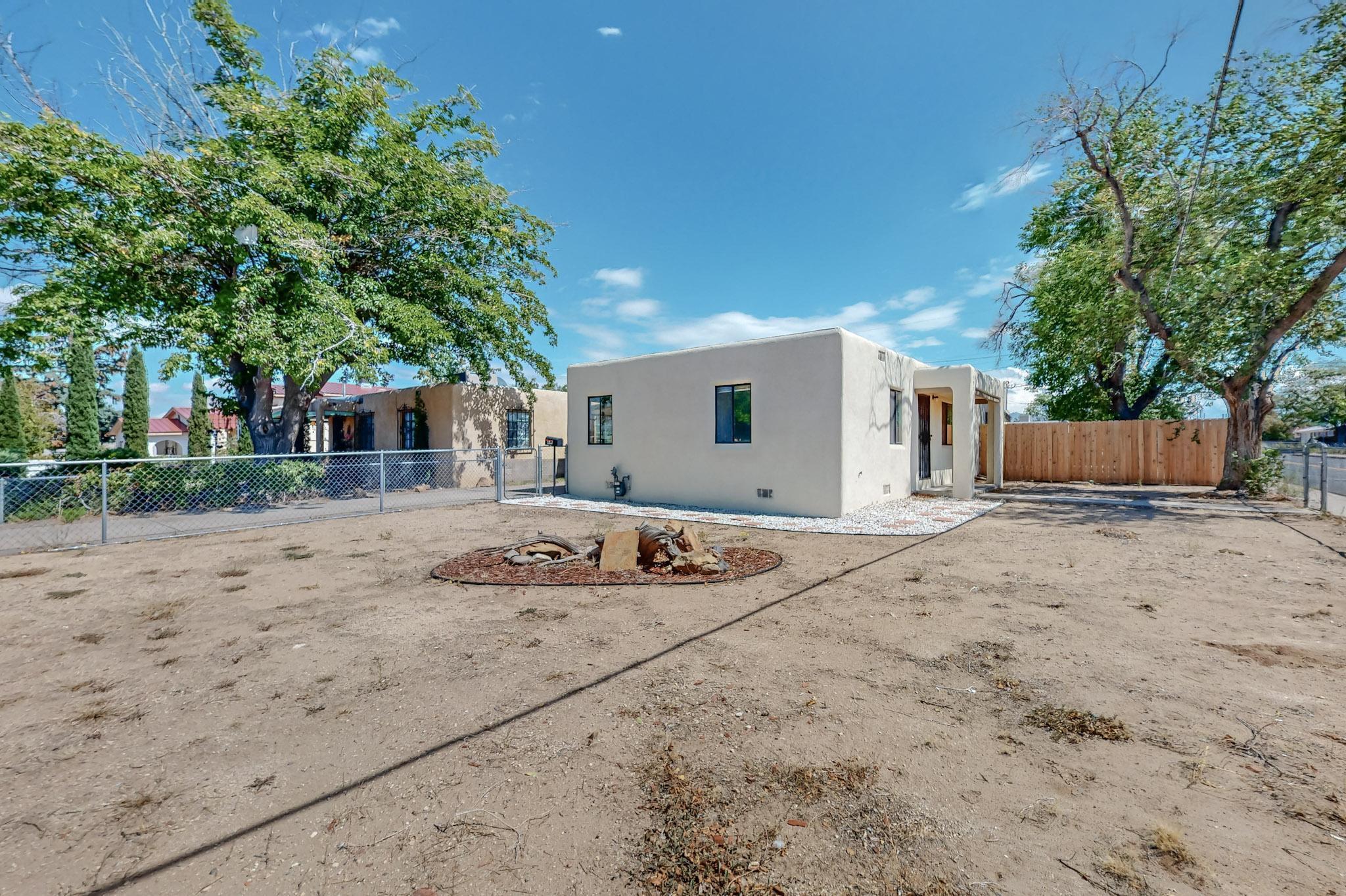 844 VALENCIA Drive SE