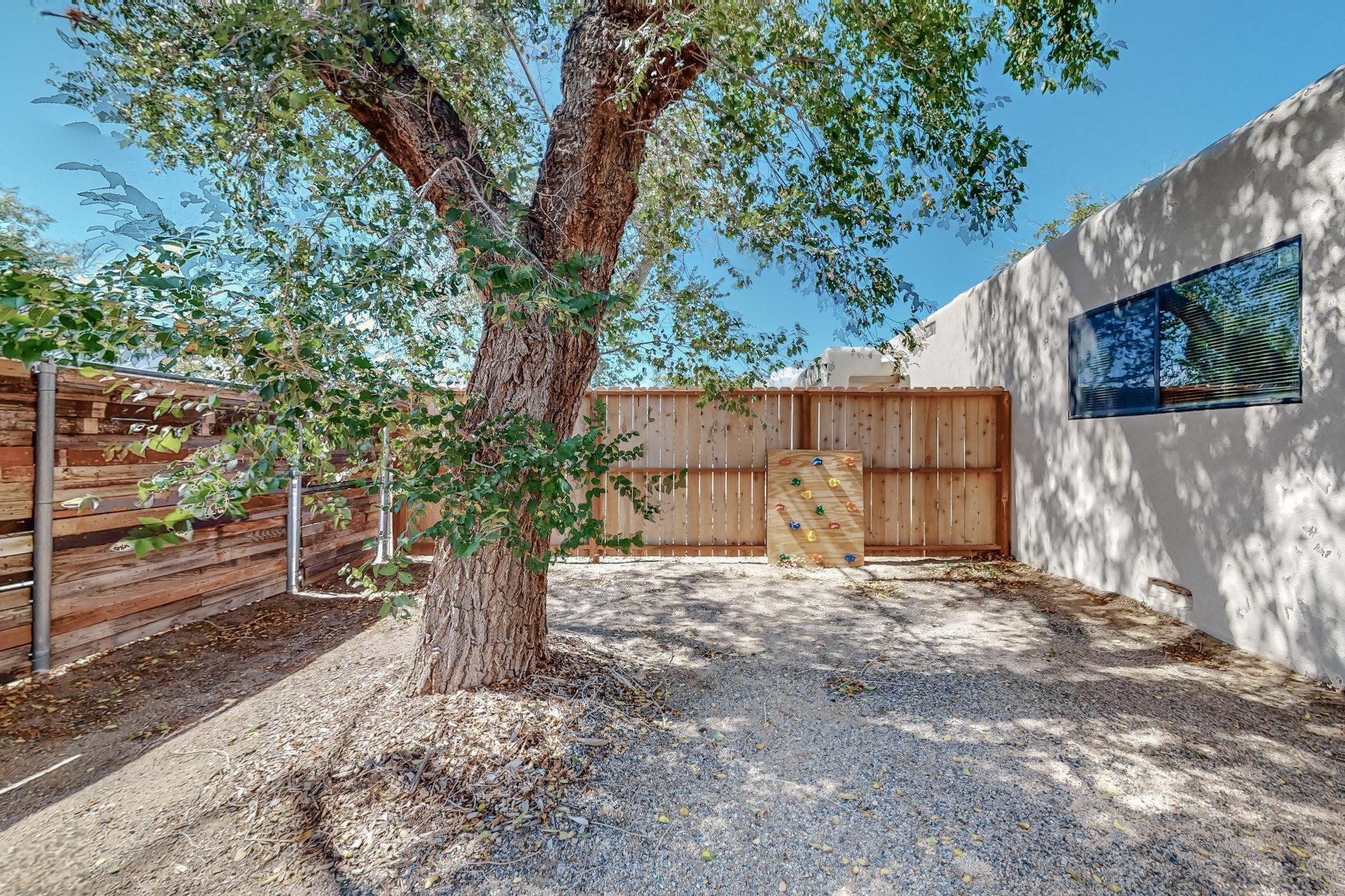 844 VALENCIA Drive SE