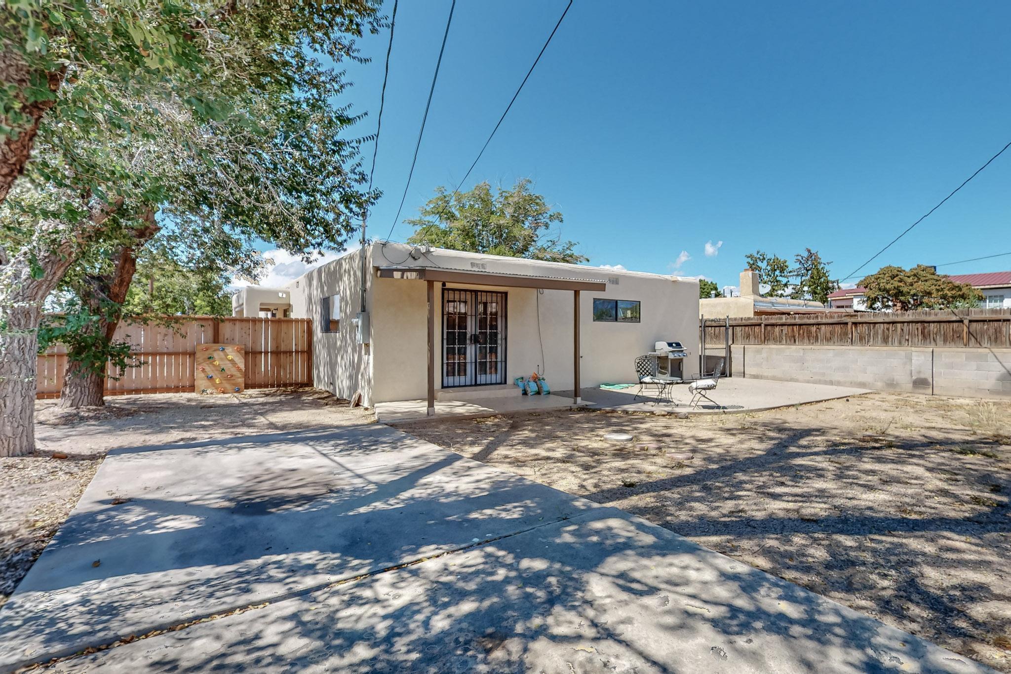 844 VALENCIA Drive SE