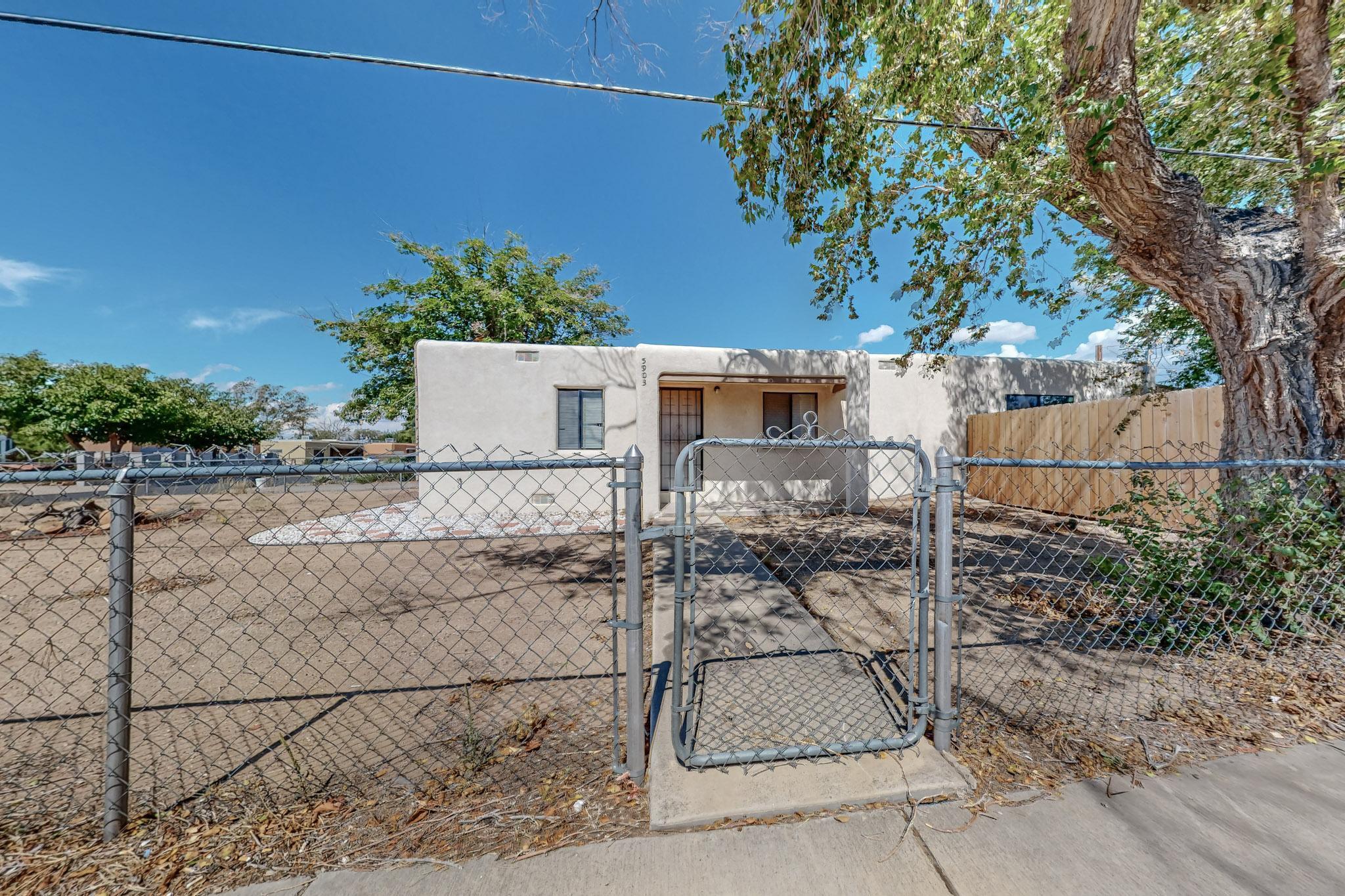844 VALENCIA Drive SE