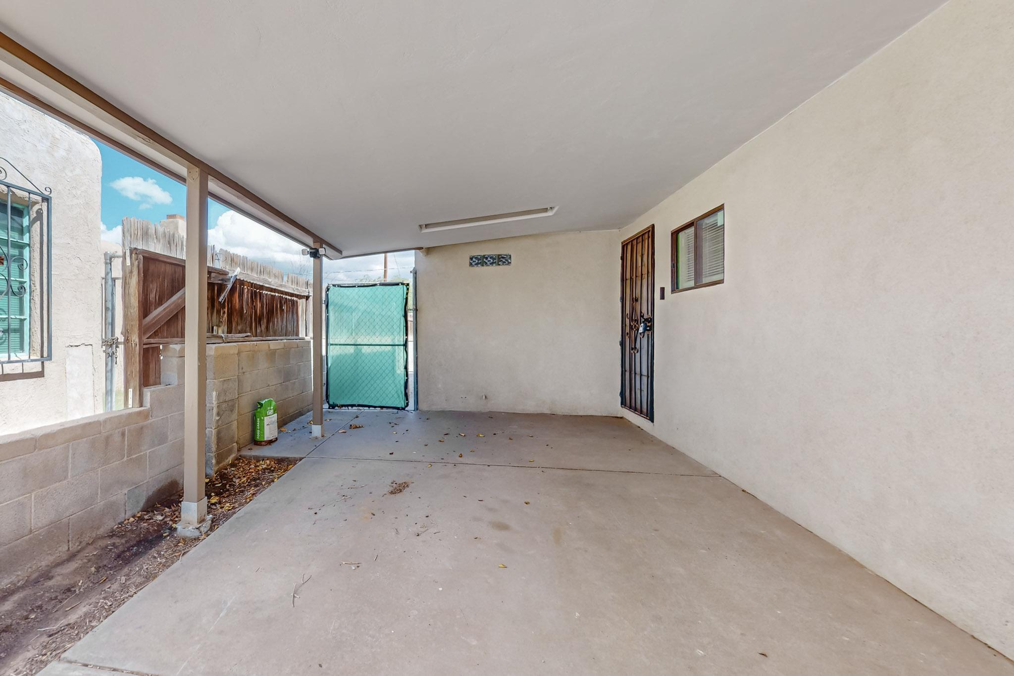 844 VALENCIA Drive SE