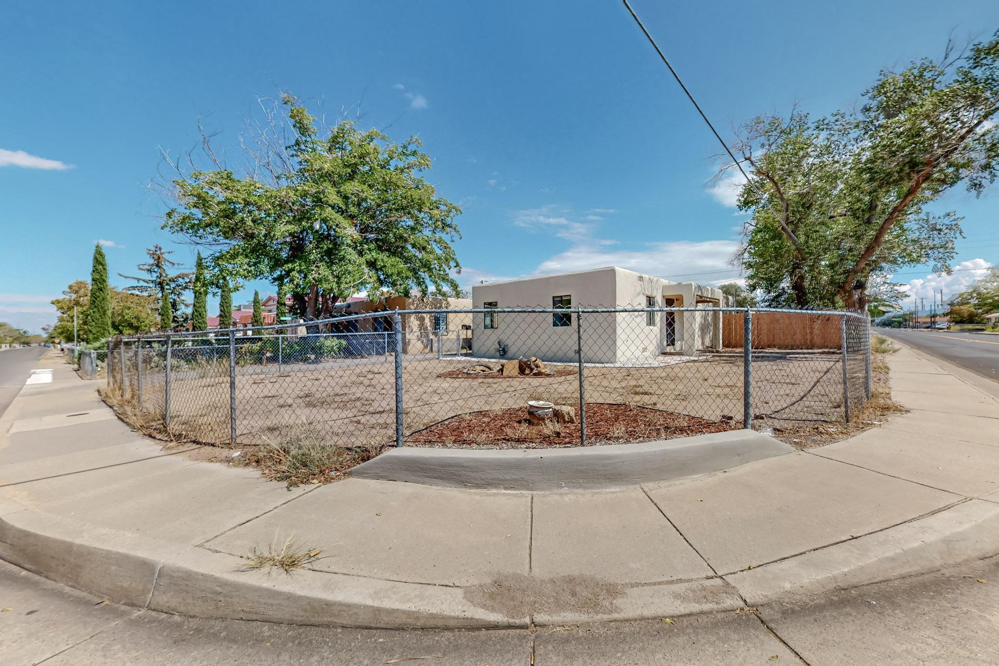 844 VALENCIA Drive SE