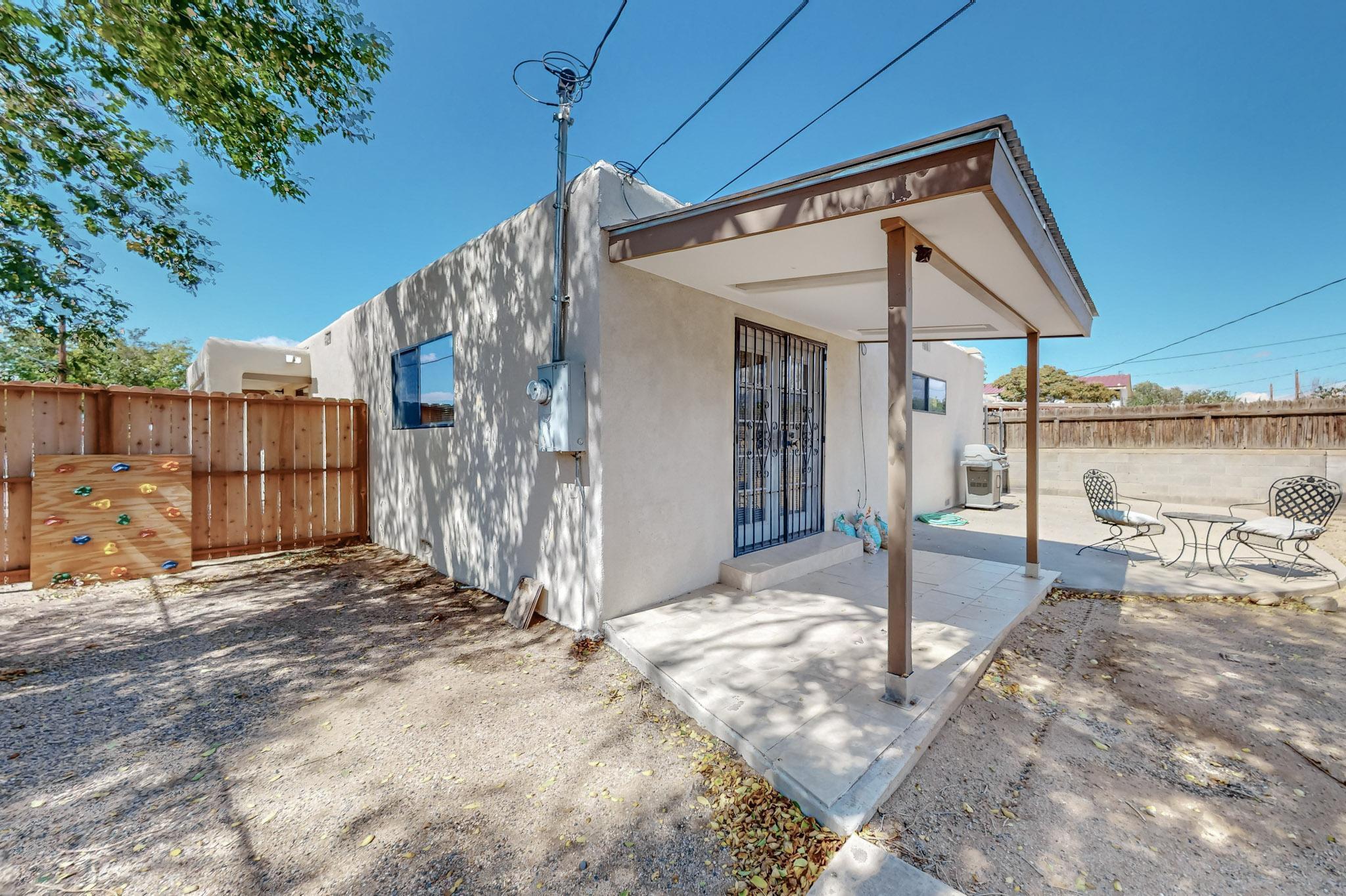 844 VALENCIA Drive SE