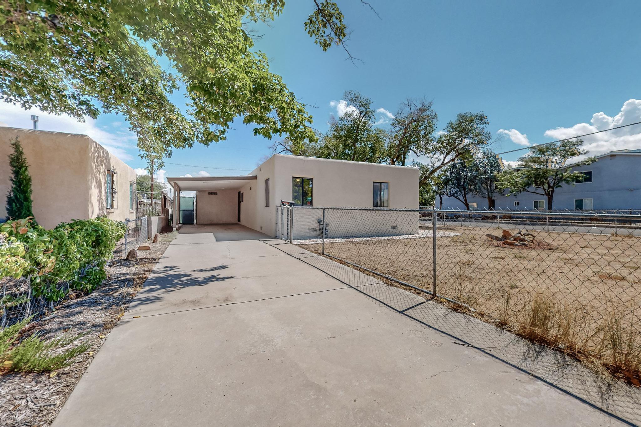 844 VALENCIA Drive SE