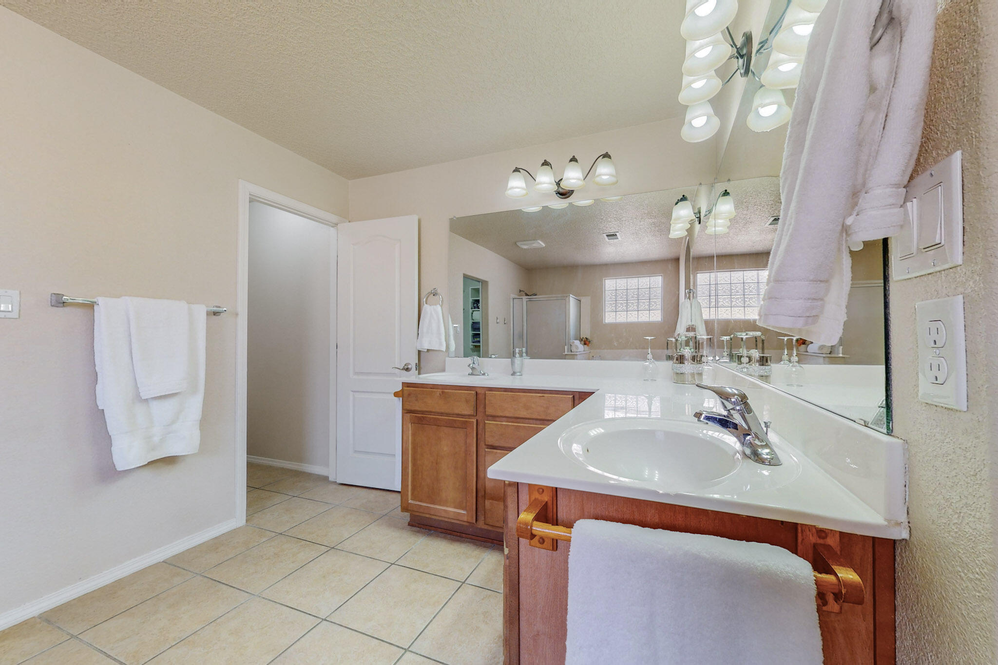 3818 CHOLLA Drive NE