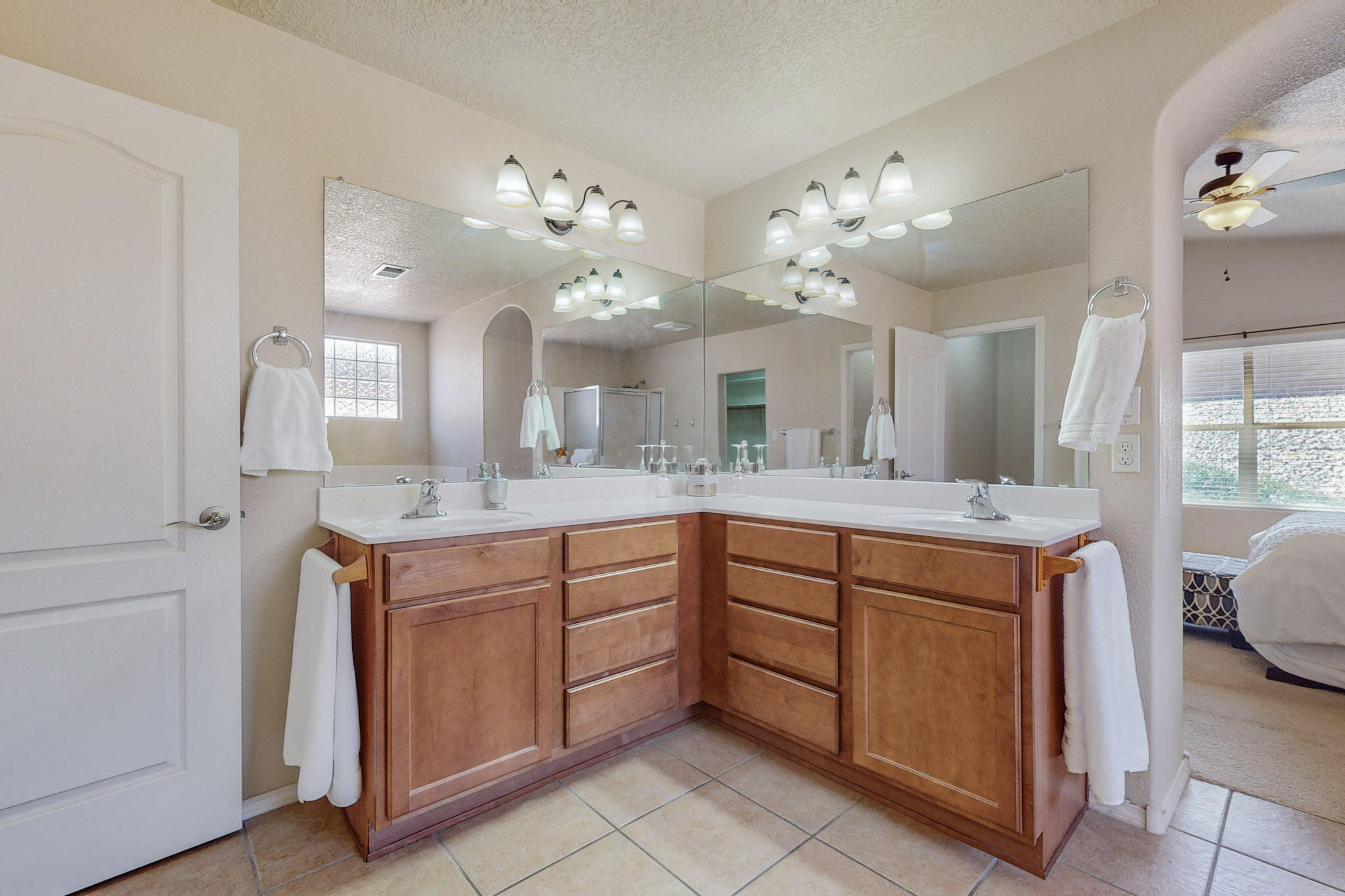 3818 CHOLLA Drive NE