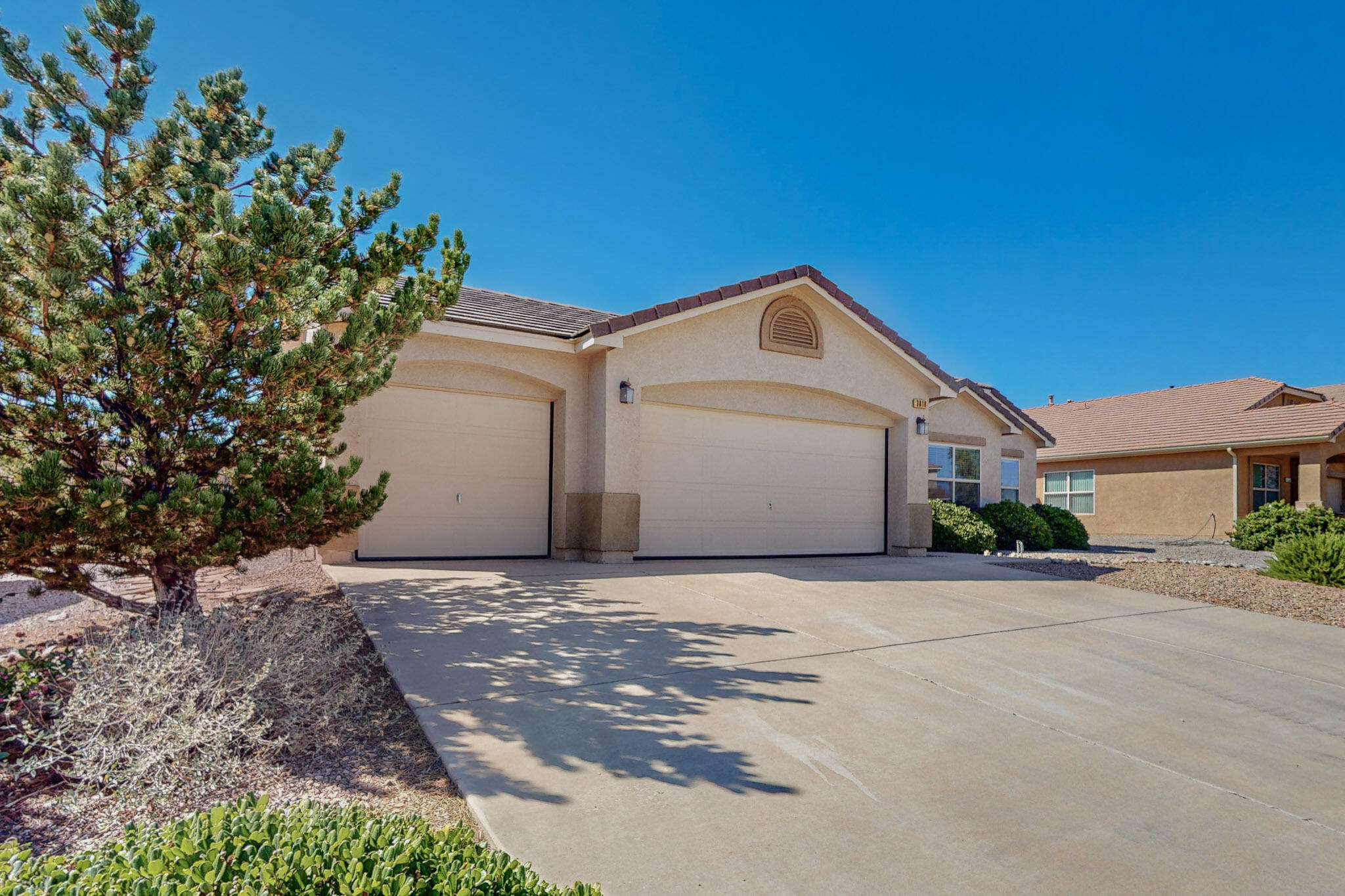 3818 CHOLLA Drive NE