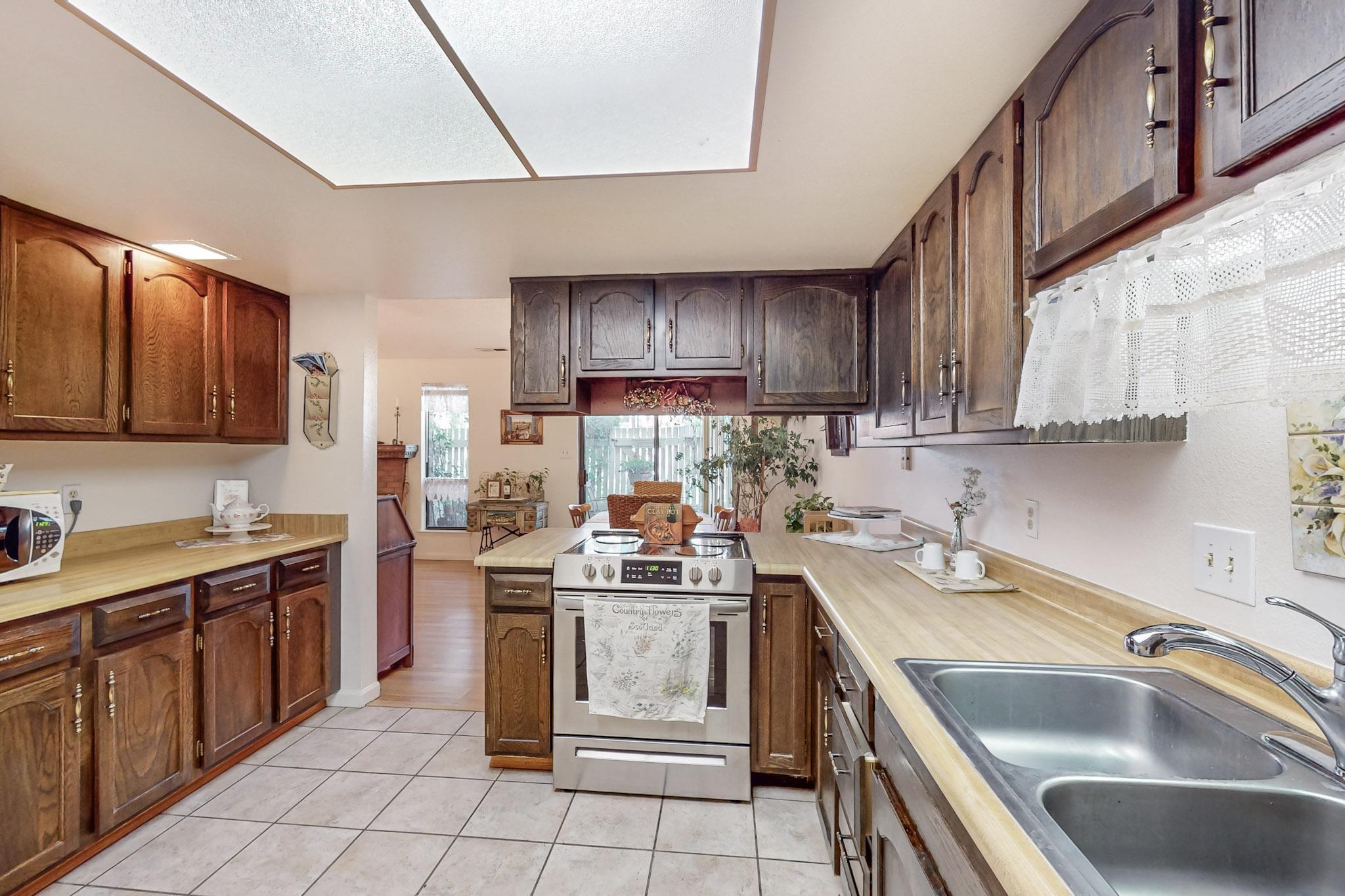 46 WESTLAKE Drive NE