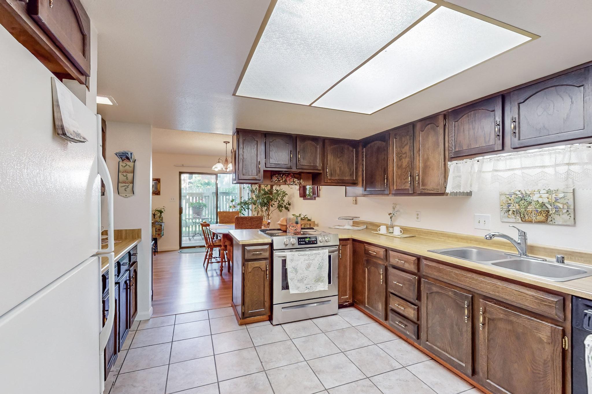 46 WESTLAKE Drive NE