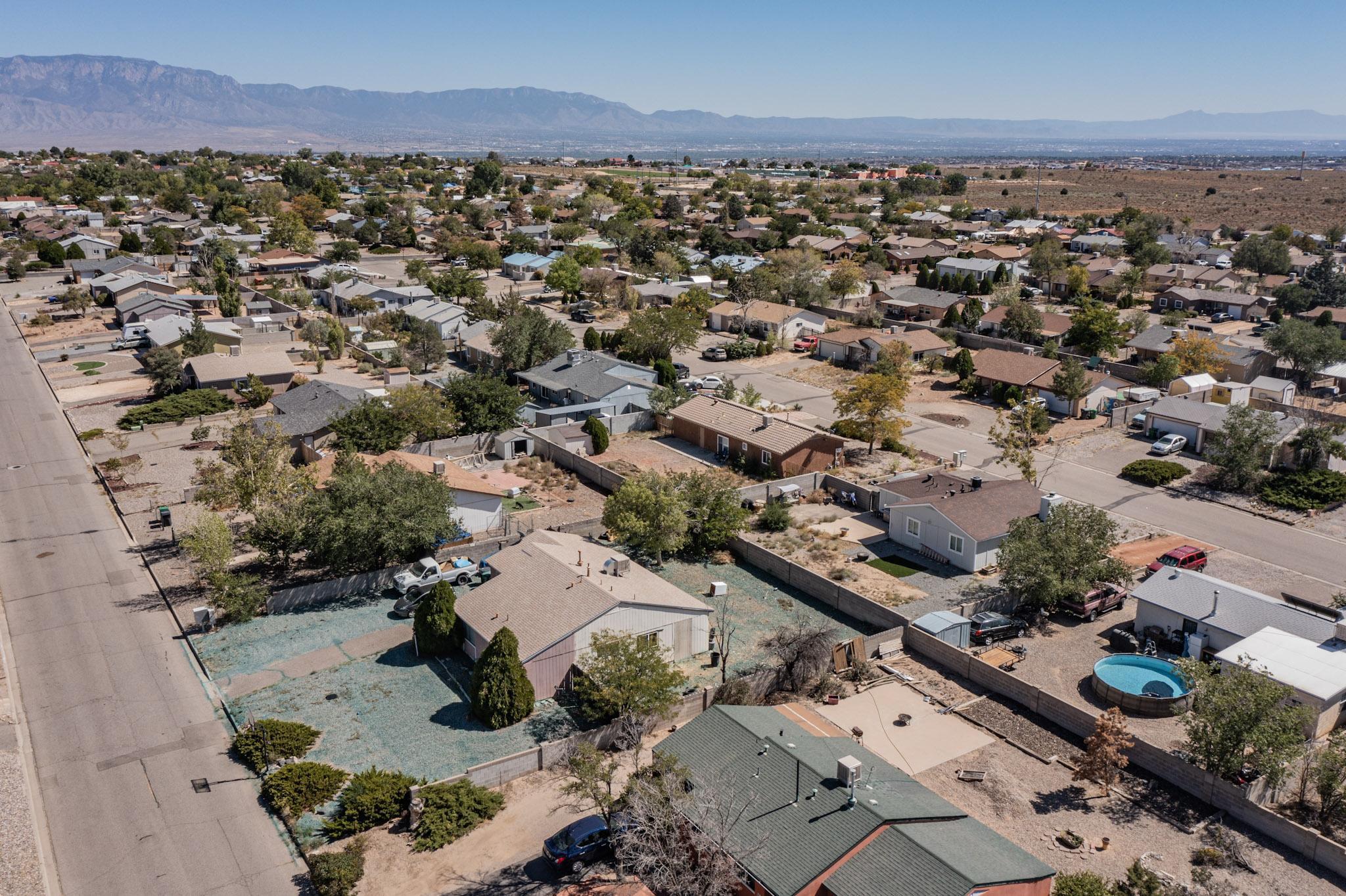 56 SOMMERSET Drive SE