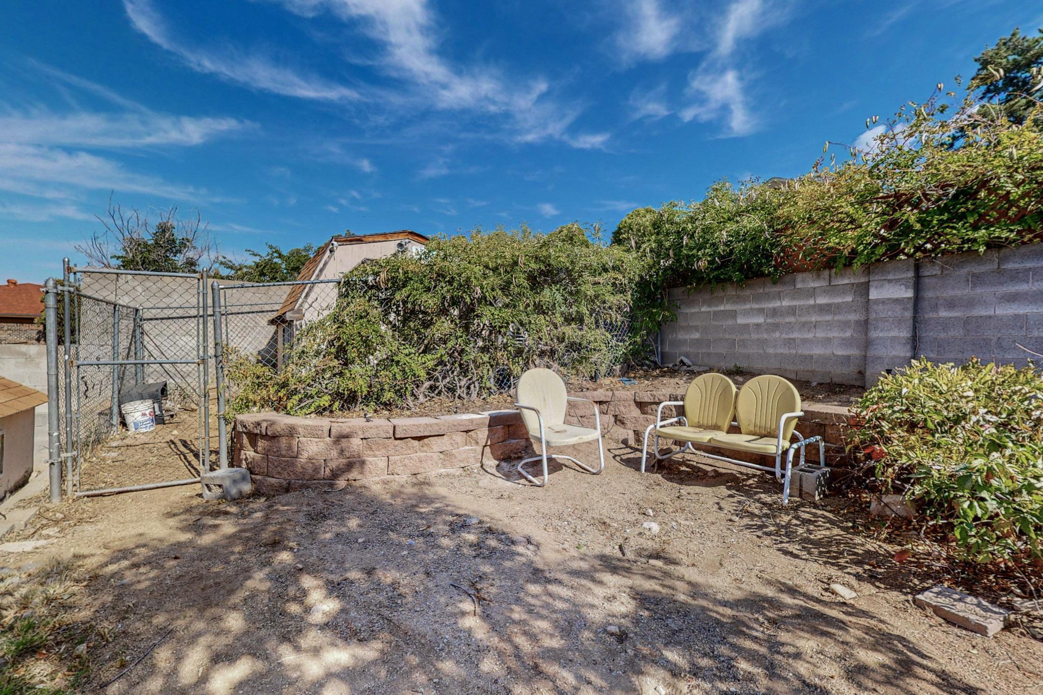 4104 GLEN CANYON Road NE