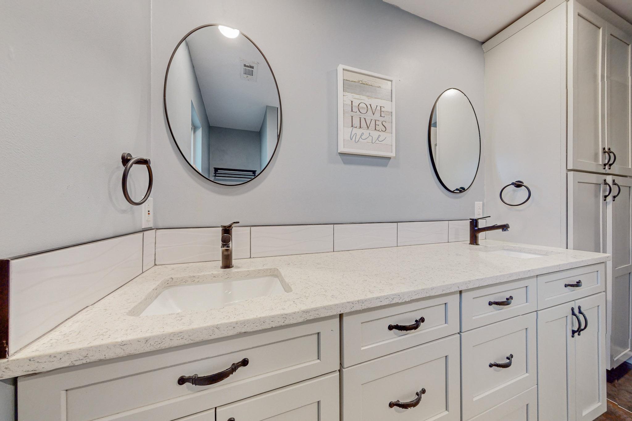 4104 GLEN CANYON Road NE