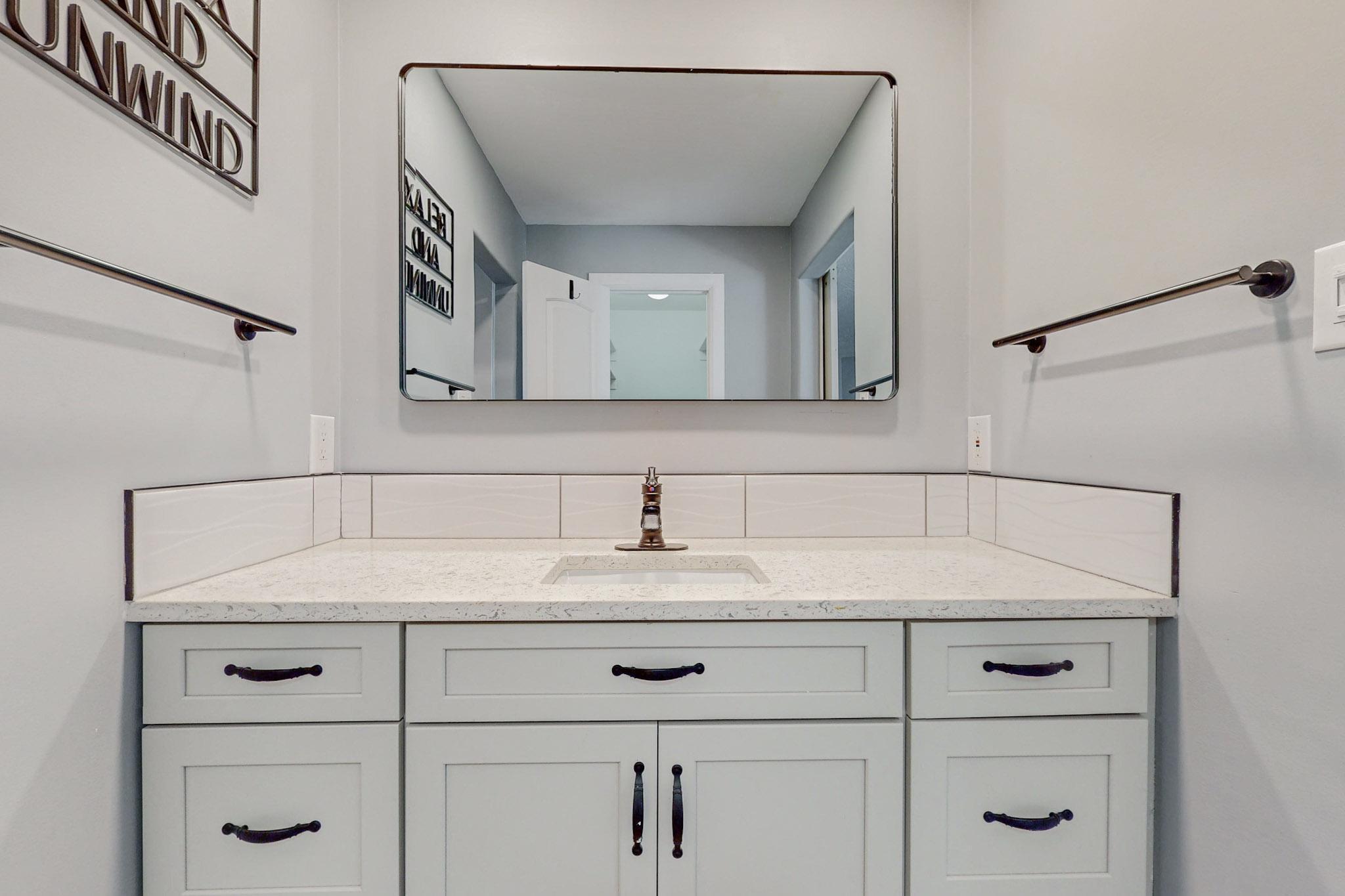 4104 GLEN CANYON Road NE