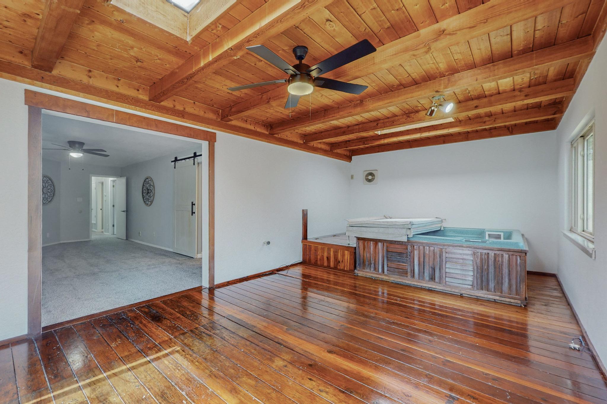 4104 GLEN CANYON Road NE