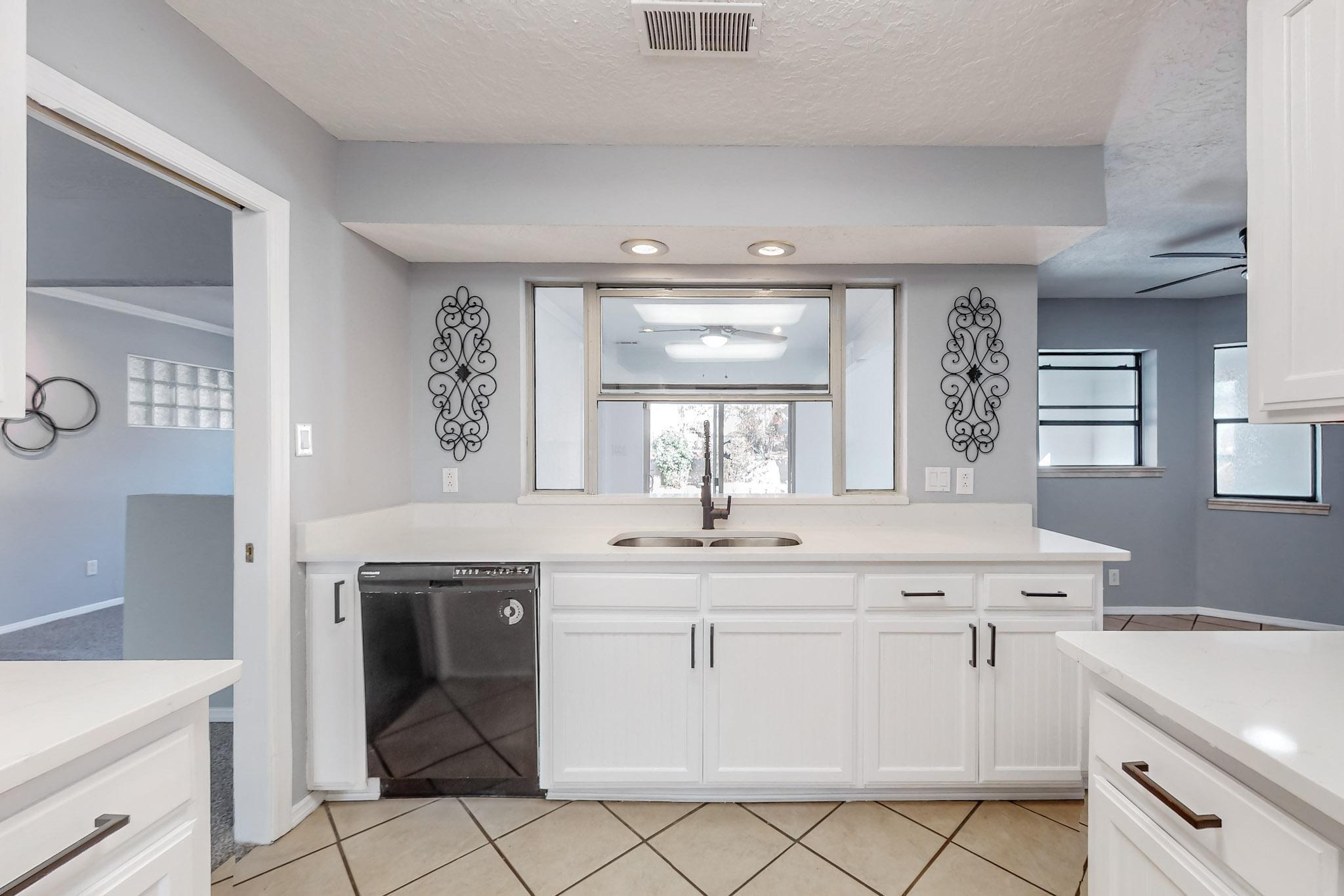 4104 GLEN CANYON Road NE