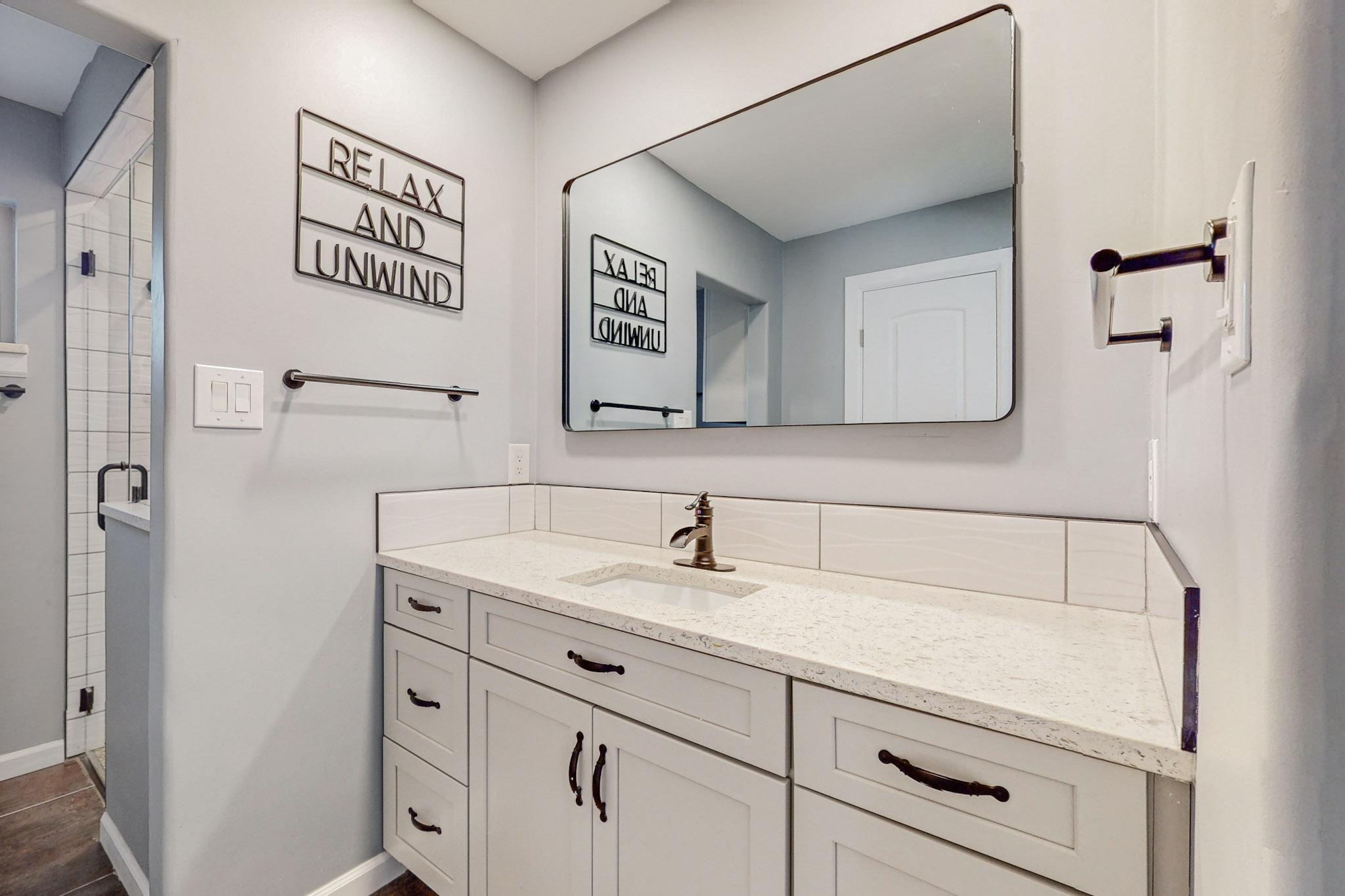 4104 GLEN CANYON Road NE