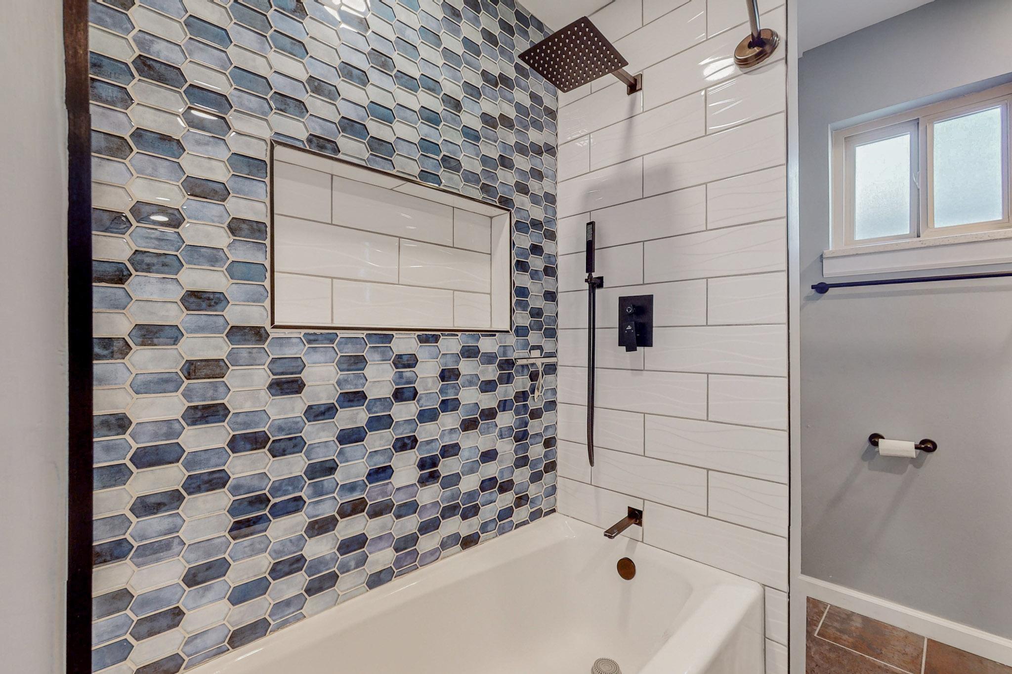 4104 GLEN CANYON Road NE