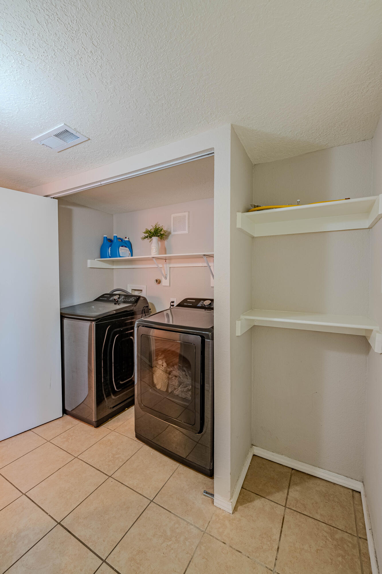 9105 SKYLIGHT Avenue SW