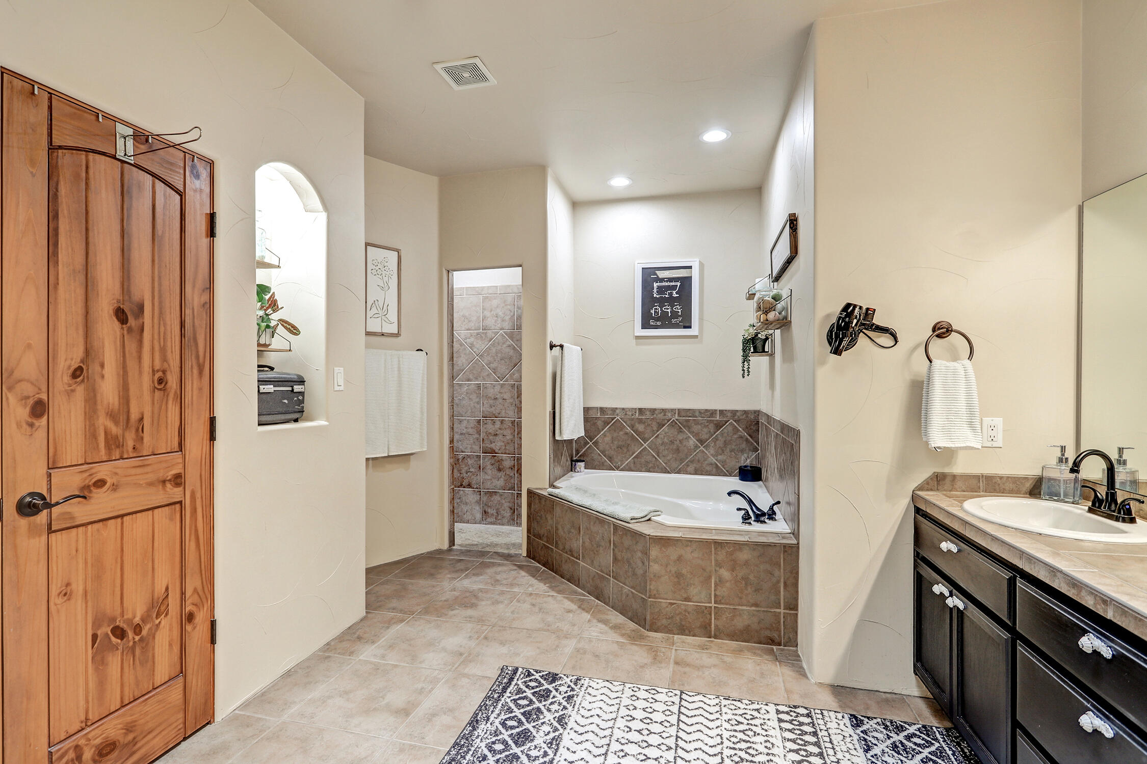 392 CORONADO Lane NE