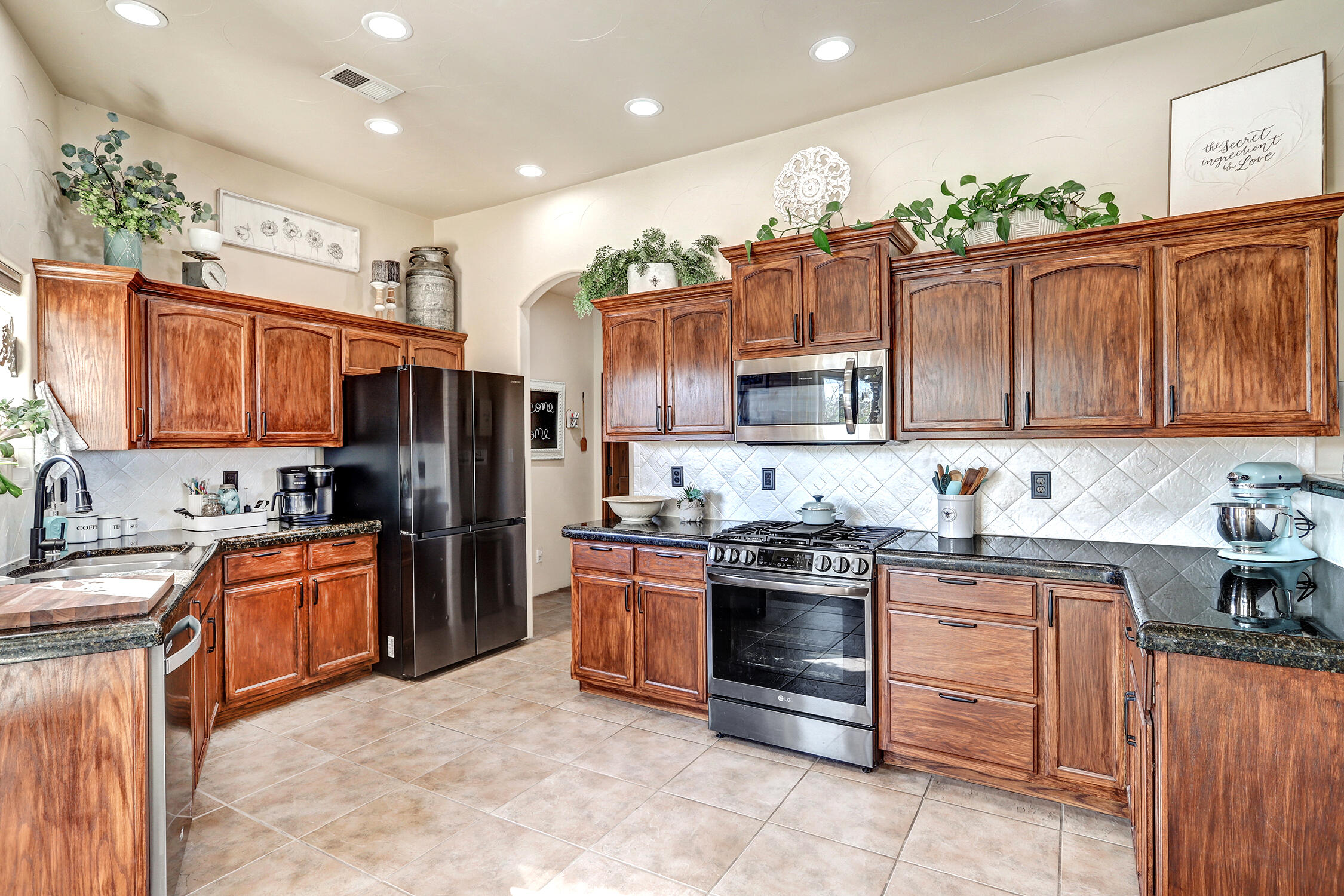 392 CORONADO Lane NE