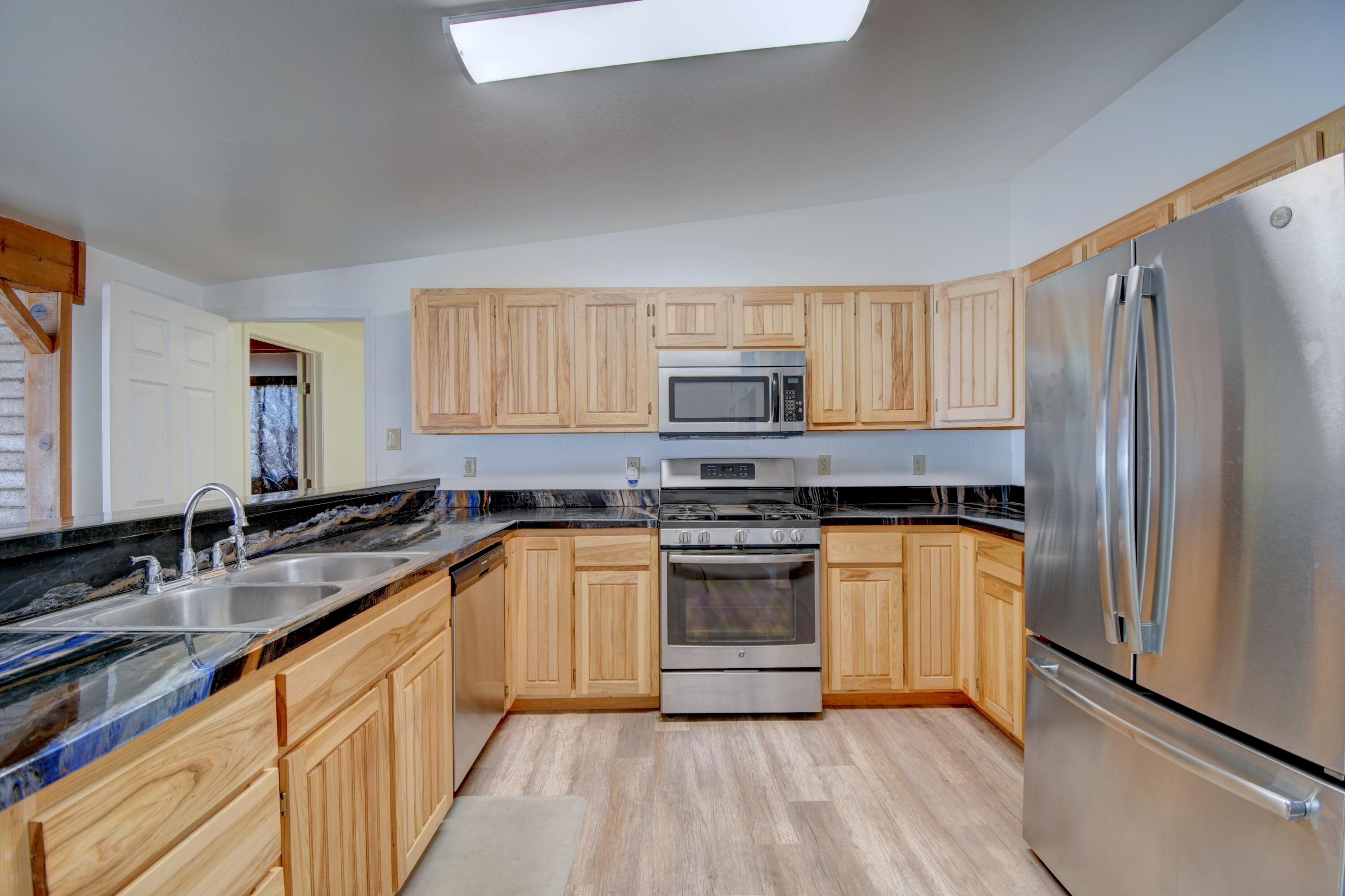 11504 ANGELINA Place NE