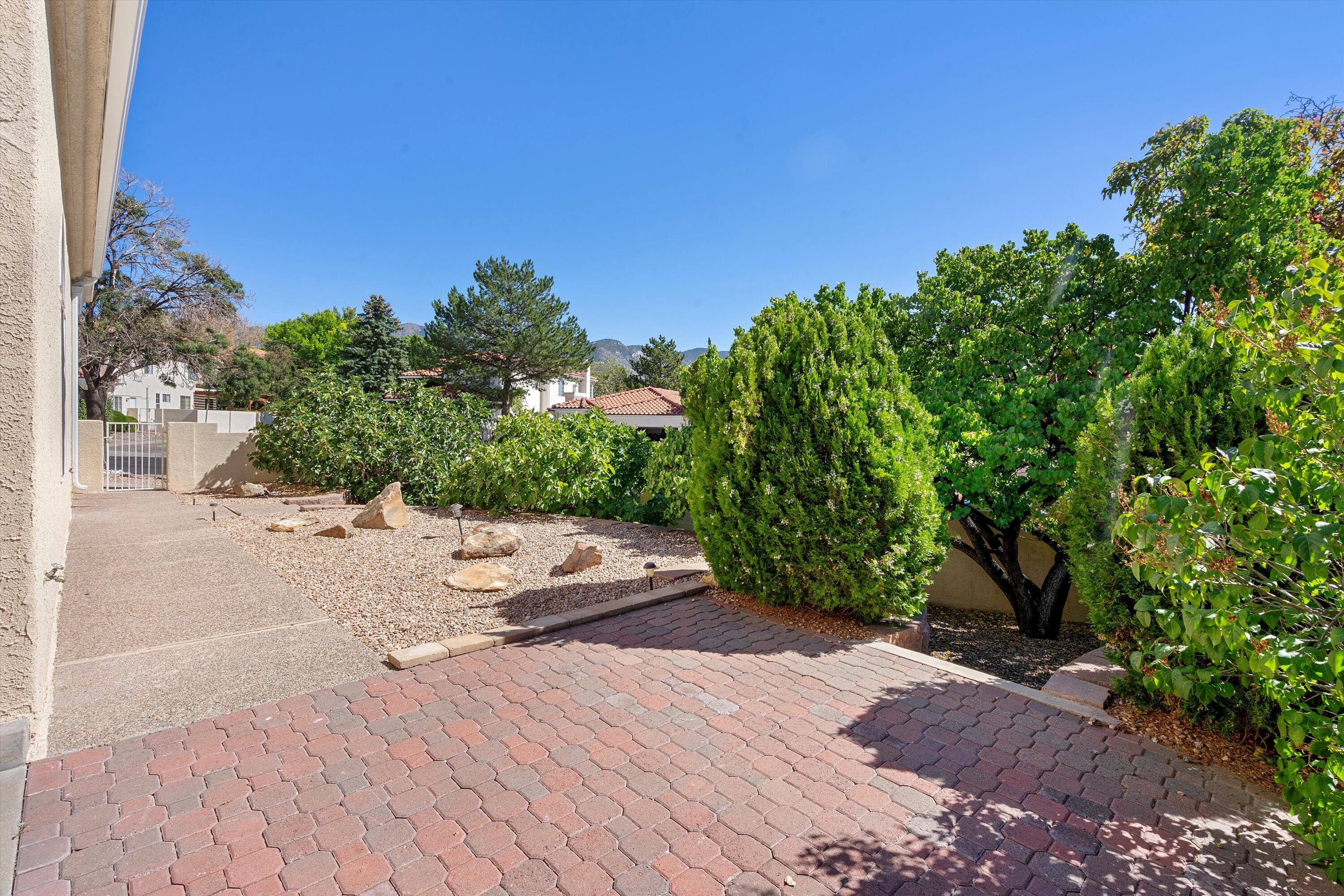 6101 ROSETREE Place NE