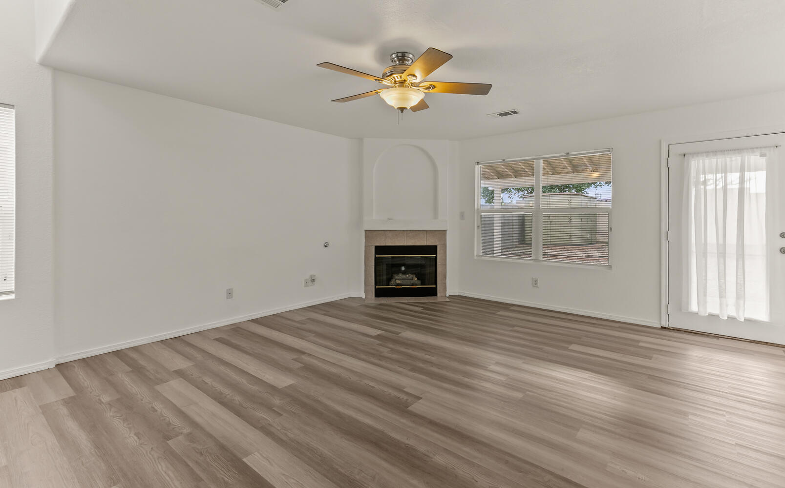 659 VISTA LUNA Lane SW
