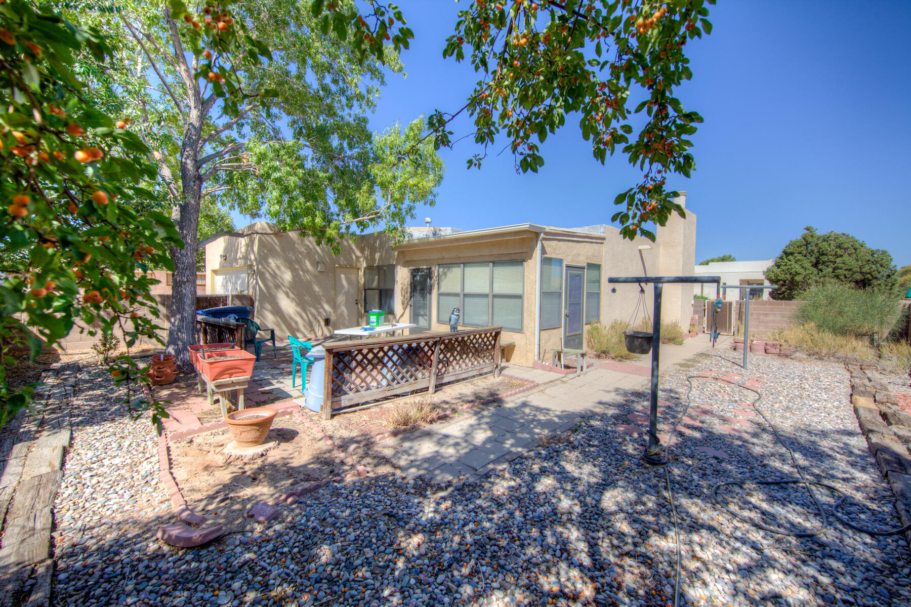 7400 LYNWOOD Drive NW