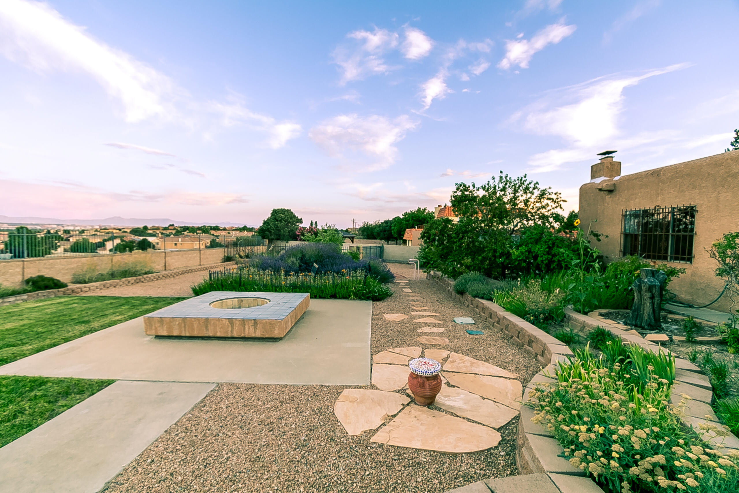 5012 NORTHERN Trail NW