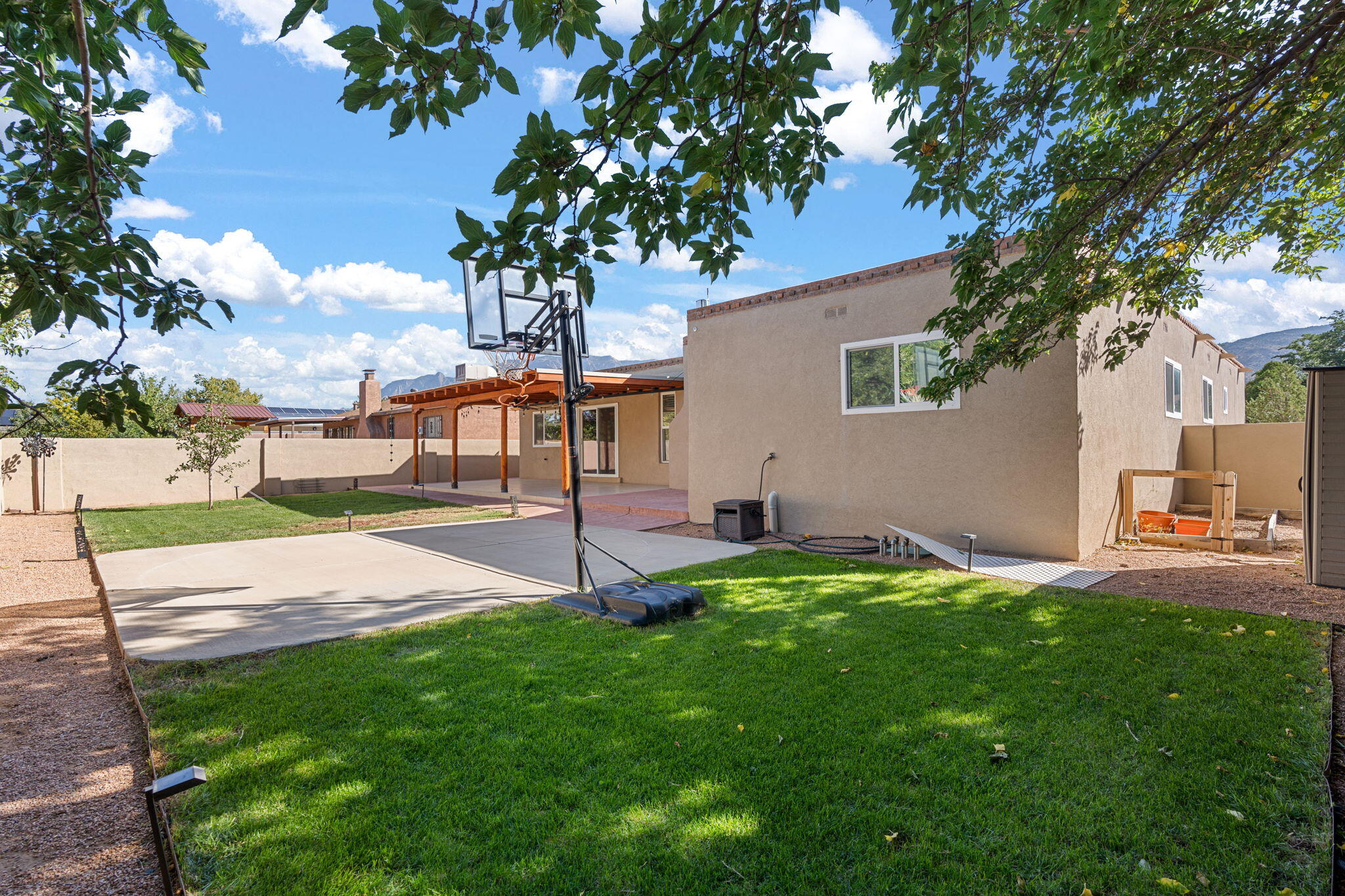 4809 DANUBE Drive NE