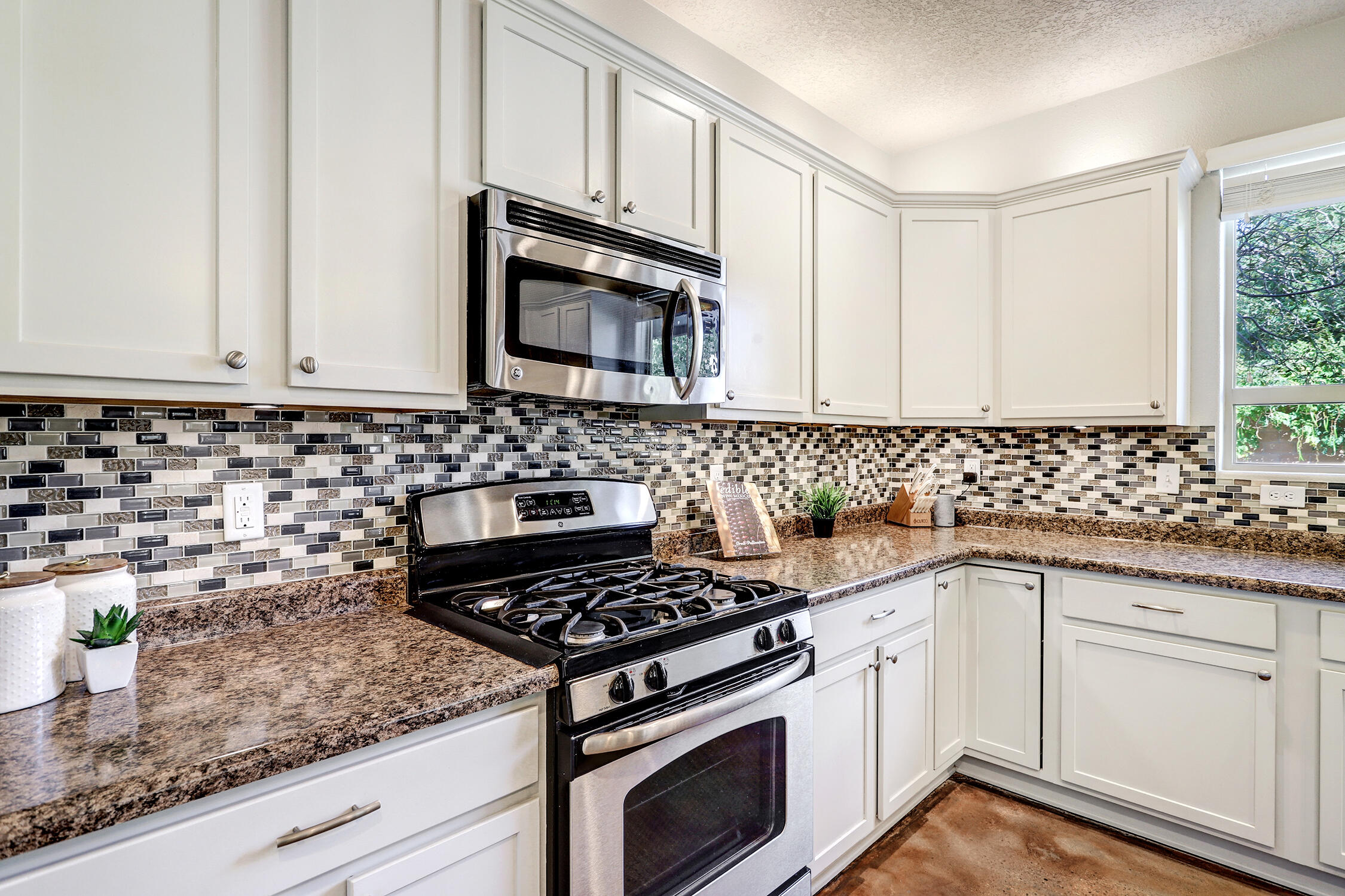 8409 Mesa Top Road NW