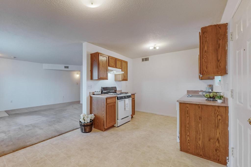 8609 SPOTTED PONY Avenue SW
