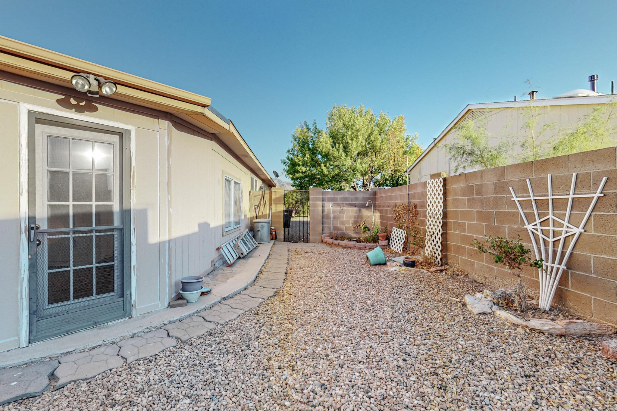 2421 AGUA FRIA Drive NE