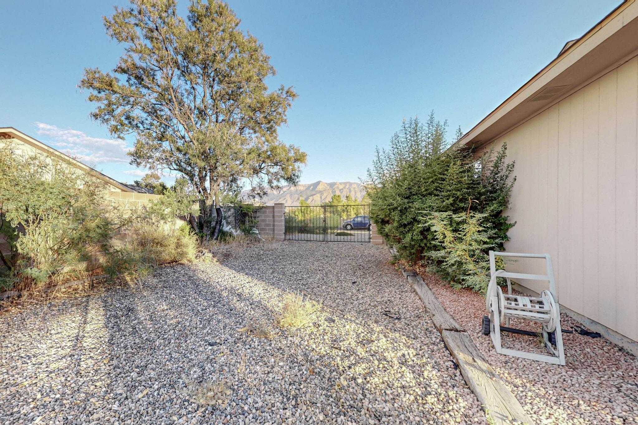 2421 AGUA FRIA Drive NE