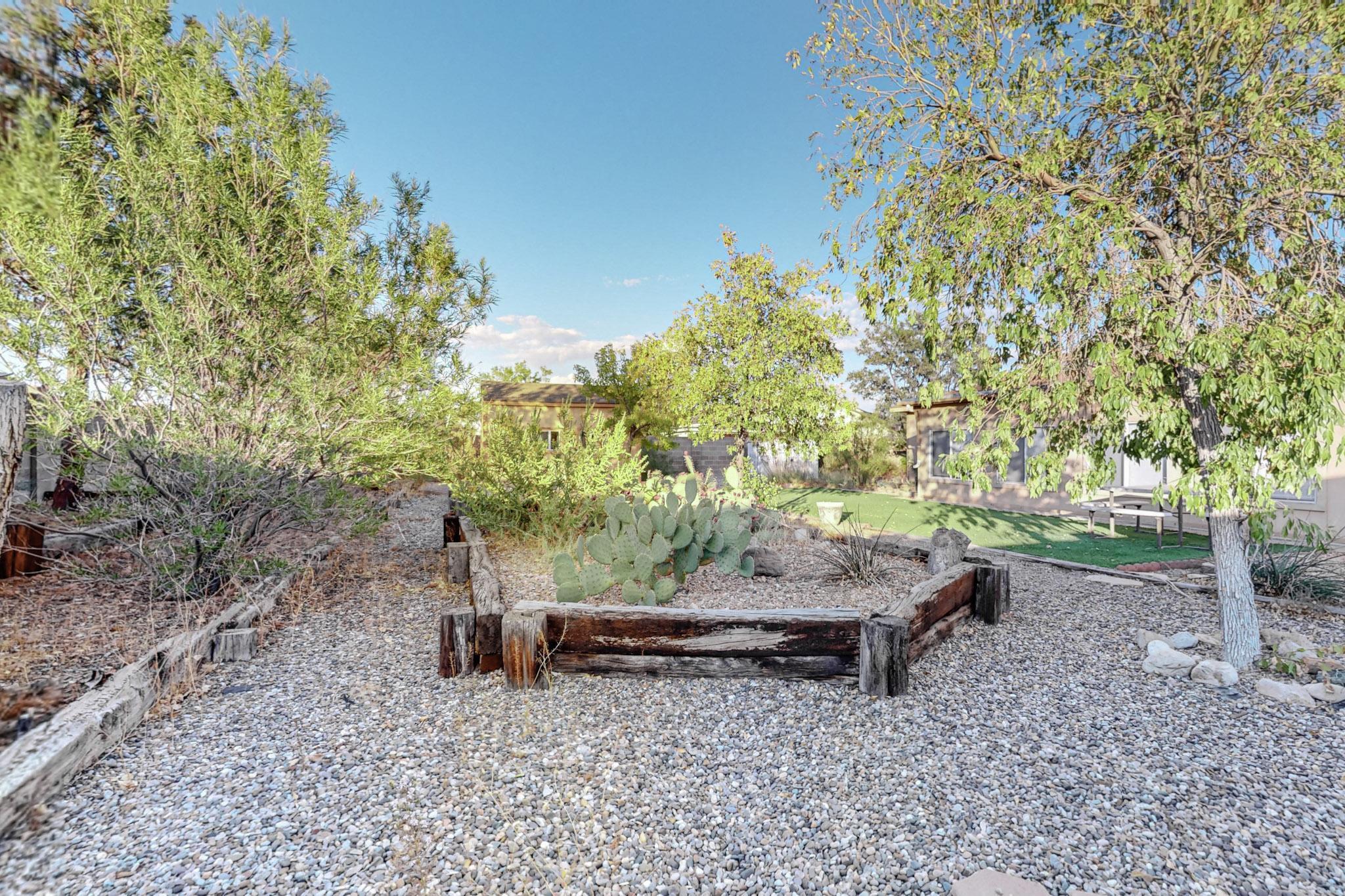 2421 AGUA FRIA Drive NE