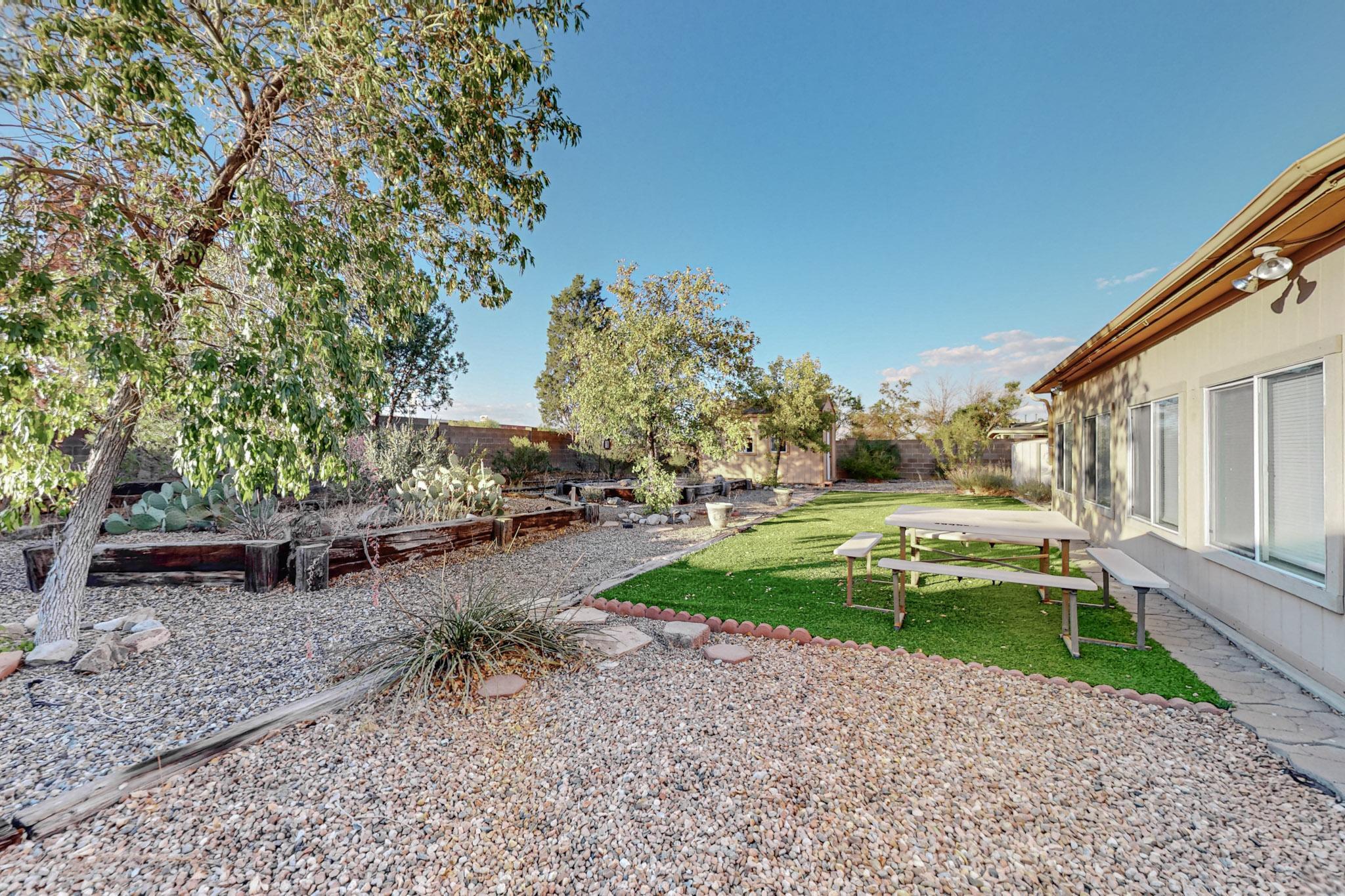 2421 AGUA FRIA Drive NE