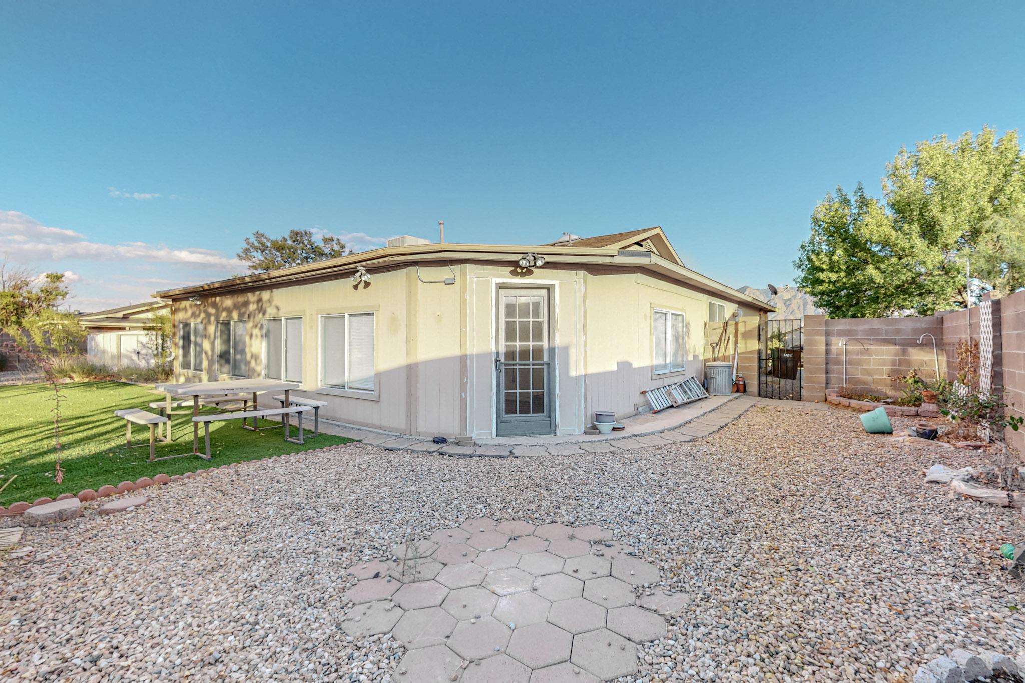 2421 AGUA FRIA Drive NE