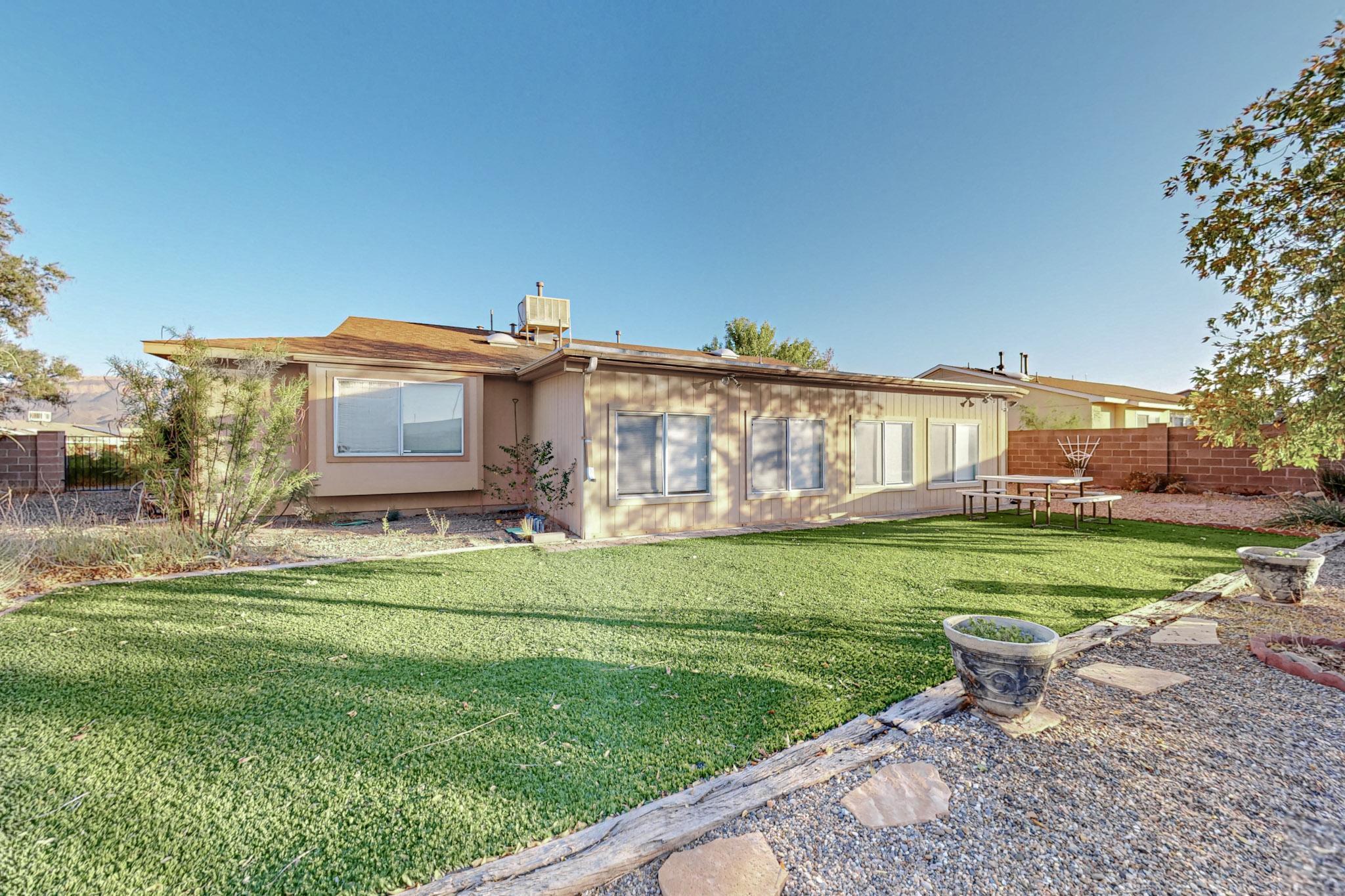 2421 AGUA FRIA Drive NE