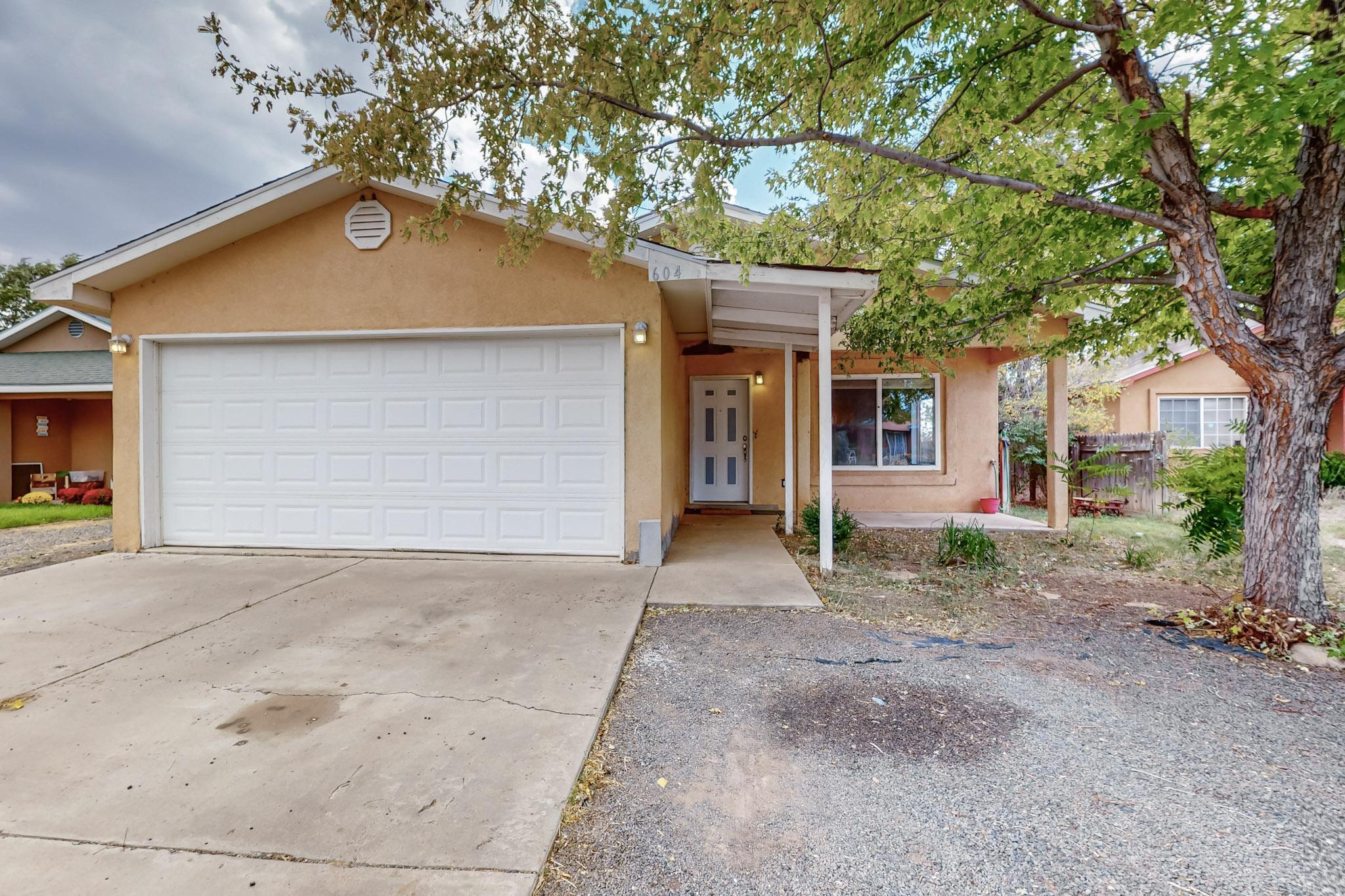 604 W SANTA FE Avenue