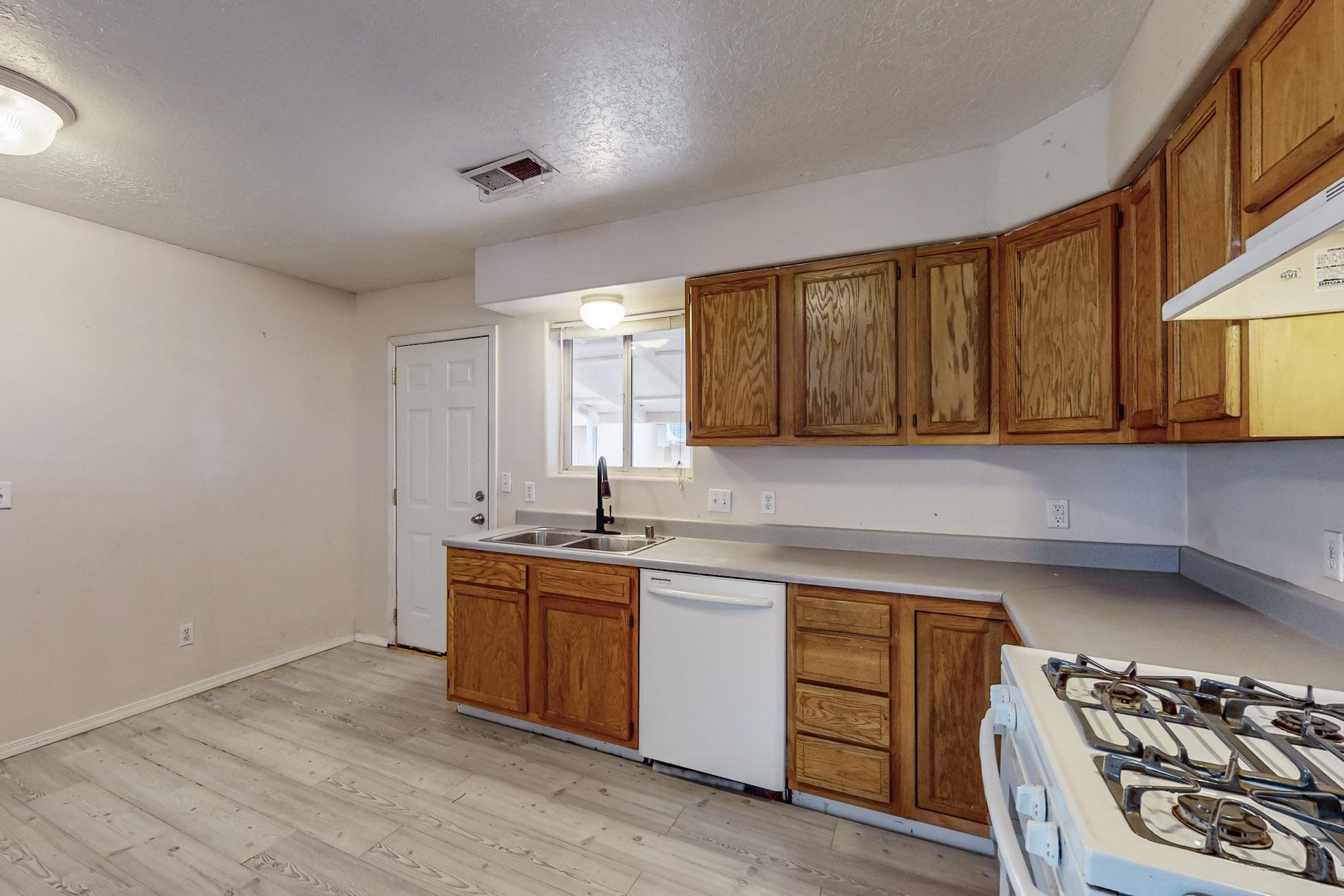 604 W SANTA FE Avenue