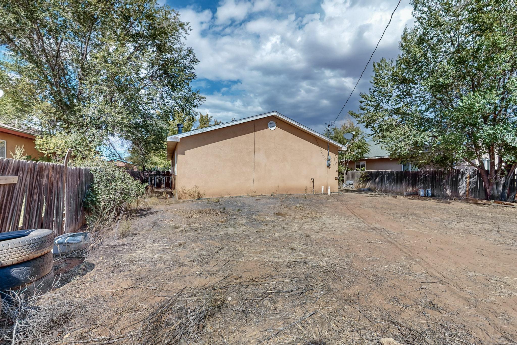 604 W SANTA FE Avenue