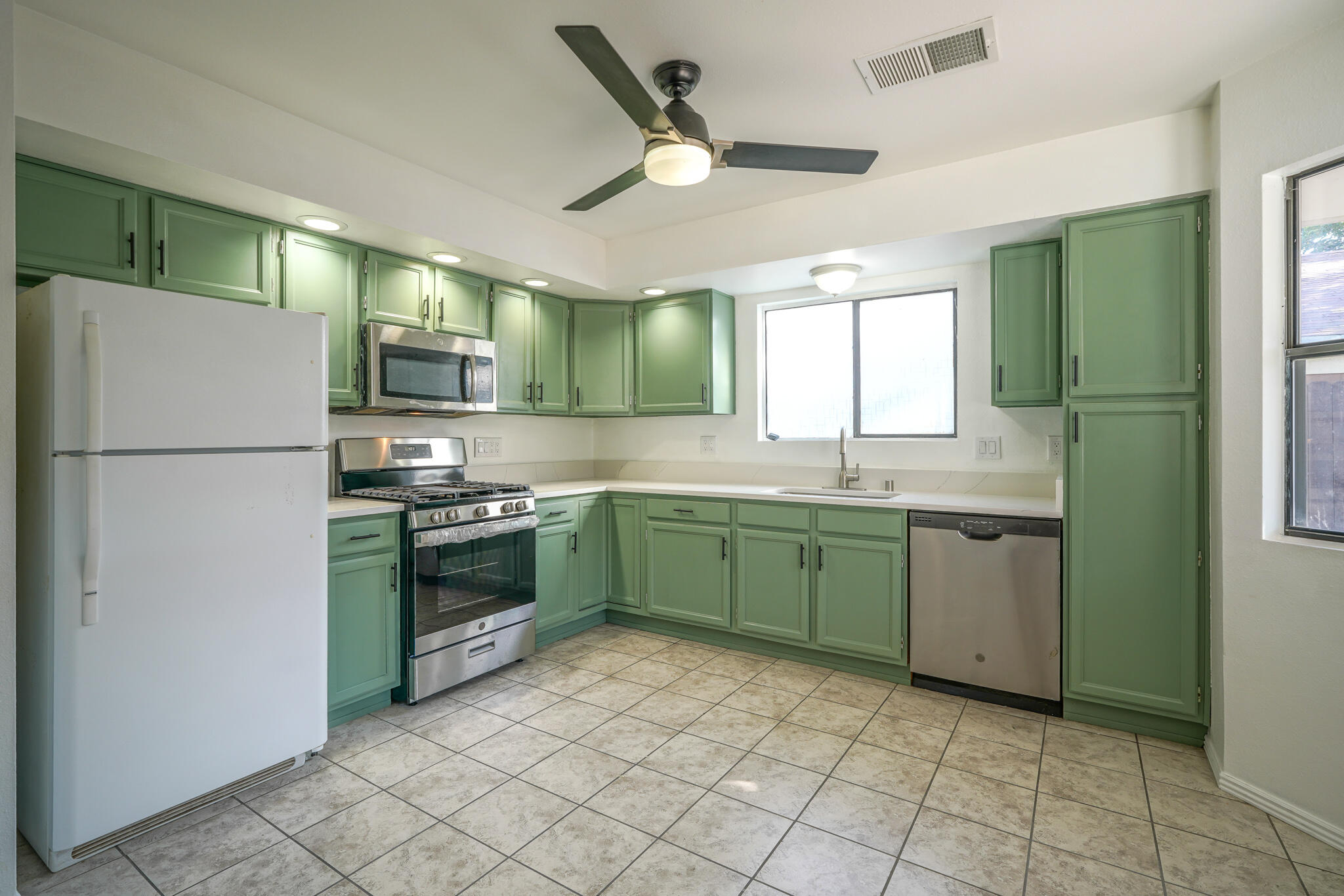4841 PLATINUM Loop NE