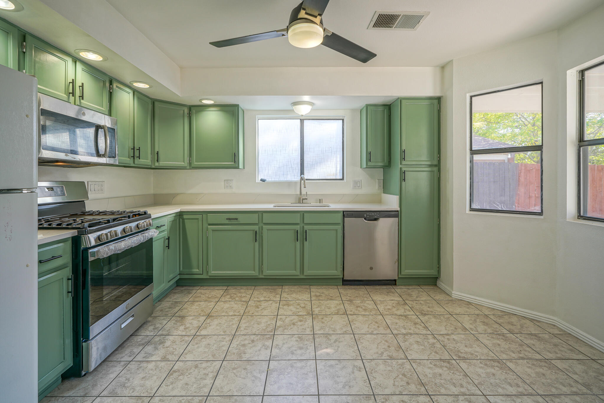 4841 PLATINUM Loop NE