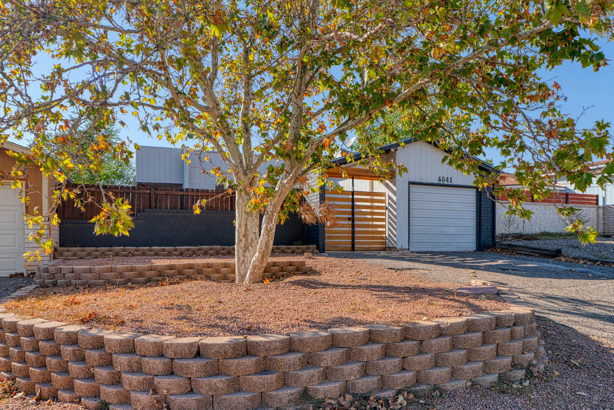 4841 PLATINUM Loop NE