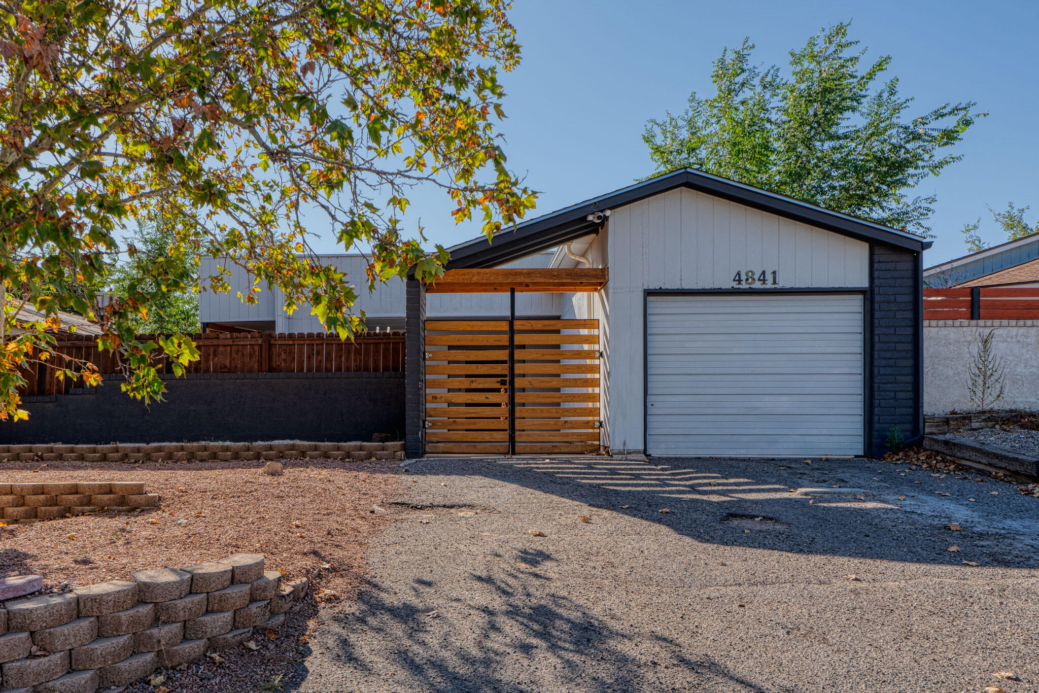 4841 PLATINUM Loop NE