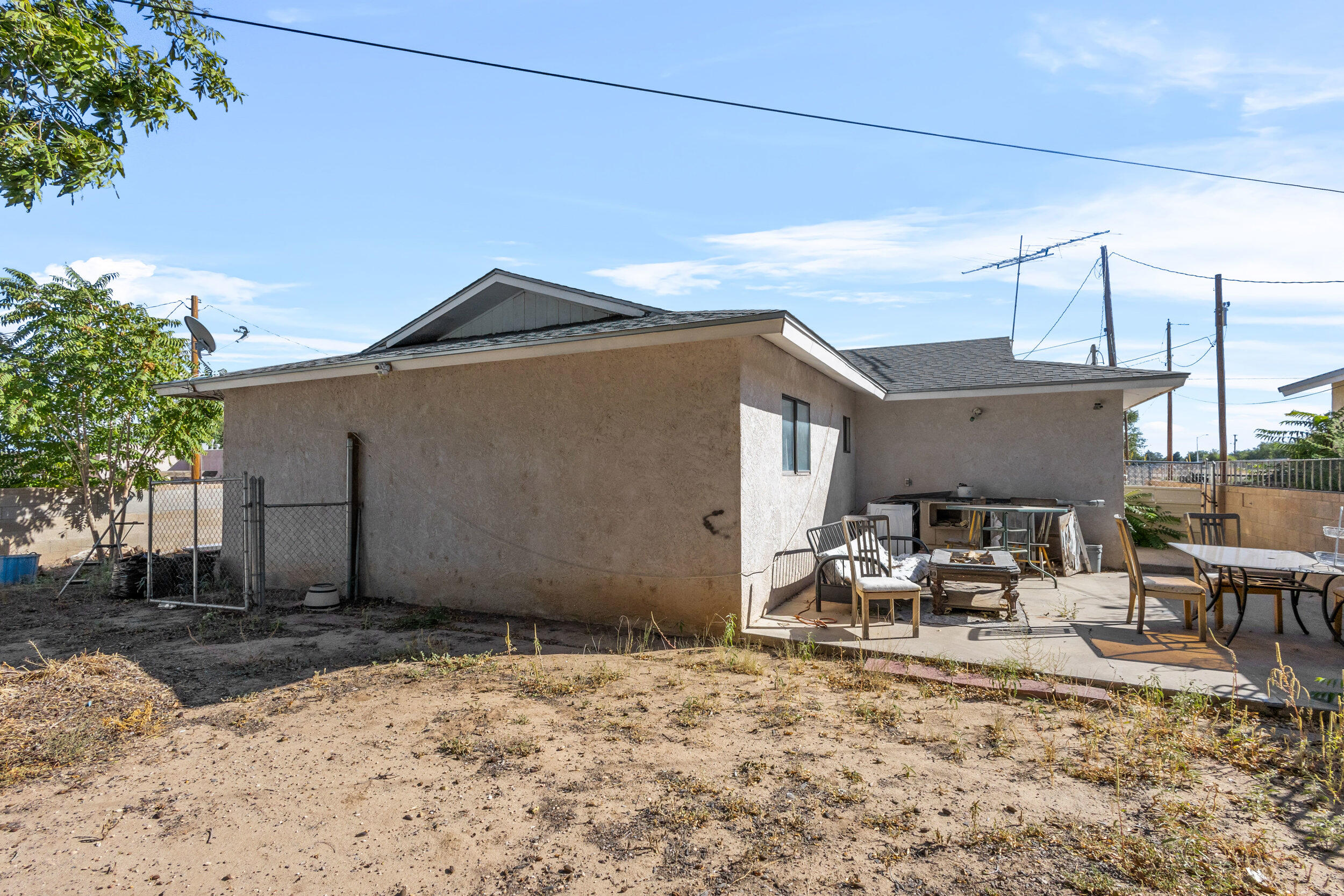 1438 W Reinken Avenue
