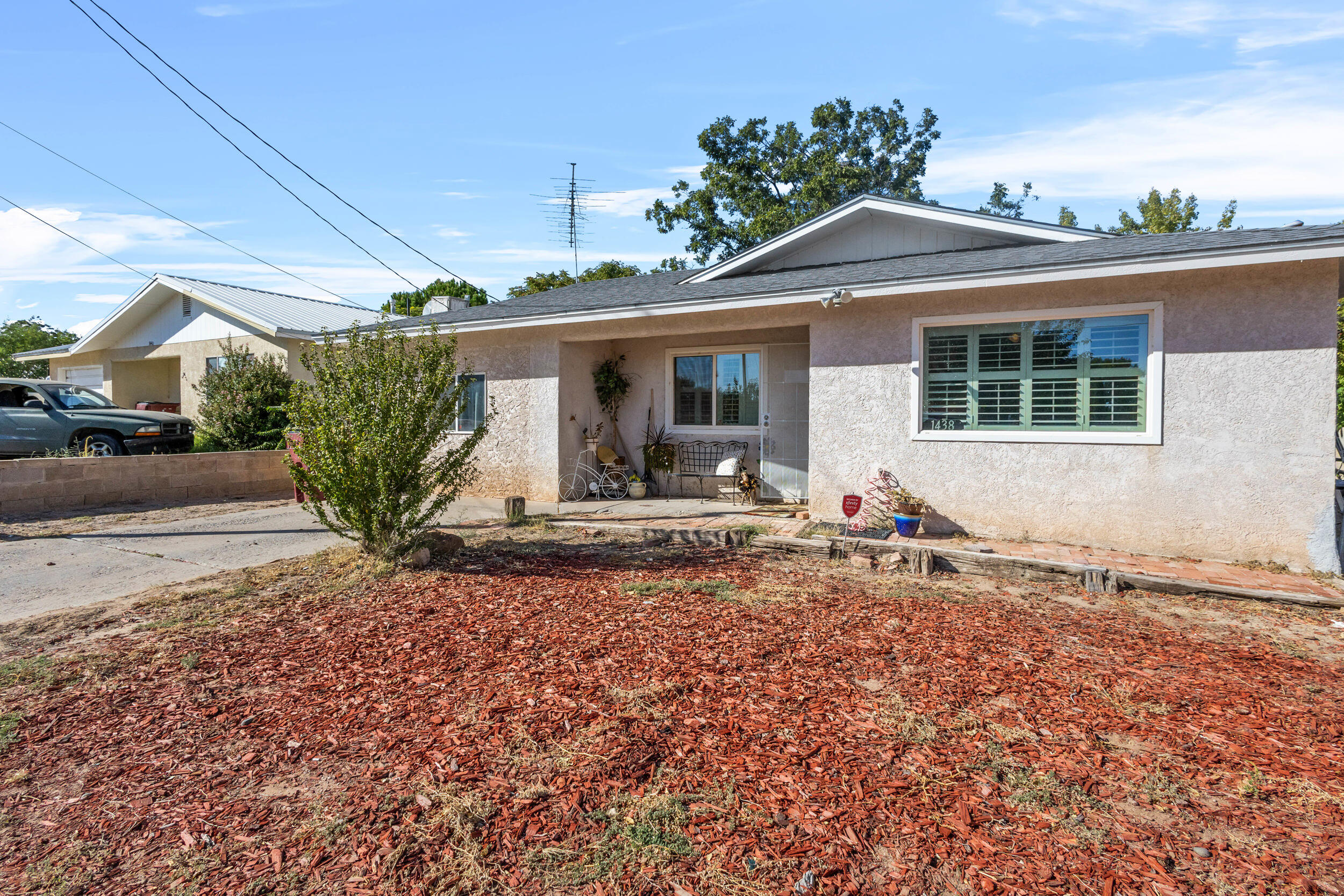 1438 W Reinken Avenue