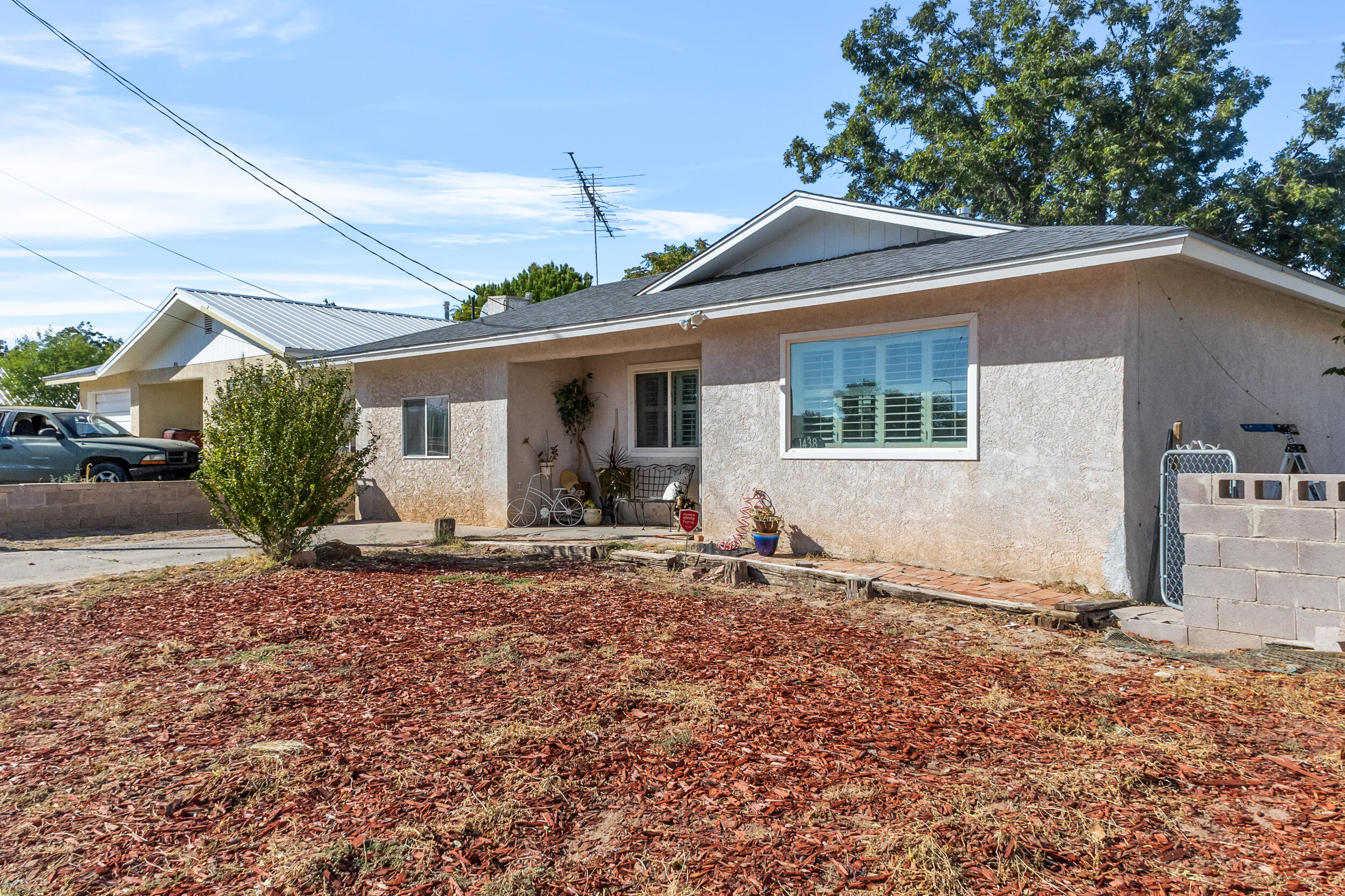 1438 W Reinken Avenue